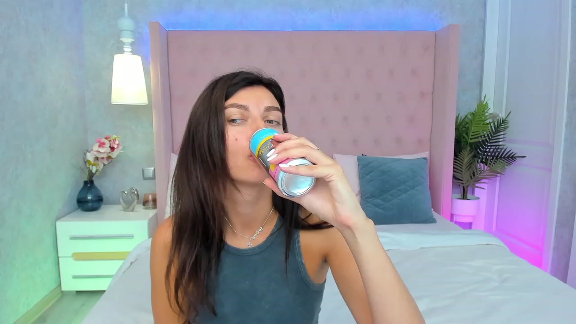 Gallery image thumbnail from LuckySandra's myfreecams stream on, 09/18/2023, 10:58 image 6 of 20
