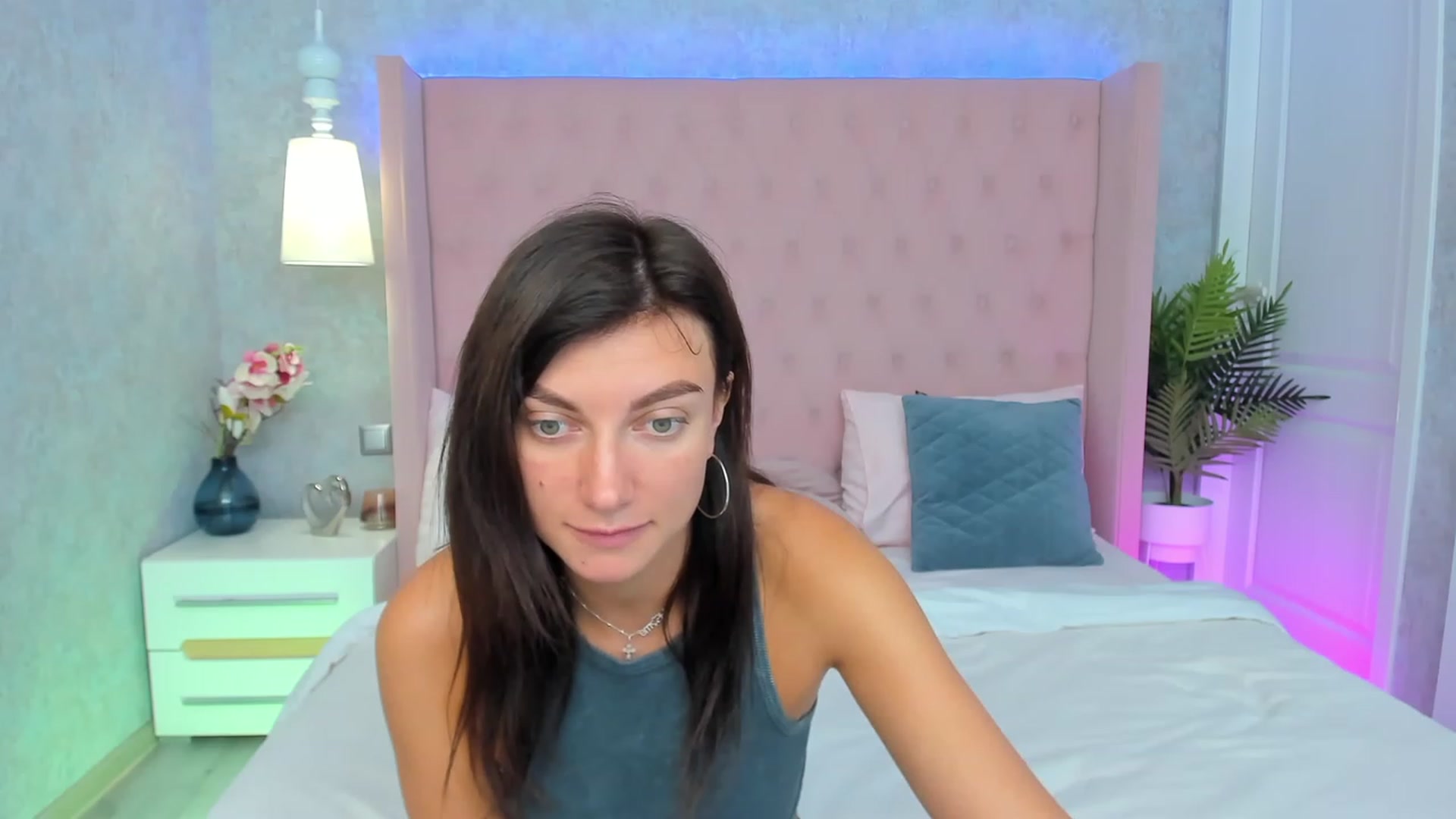 Gallery image thumbnail from LuckySandra's myfreecams stream on, 09/18/2023, 10:58 image 11 of 20