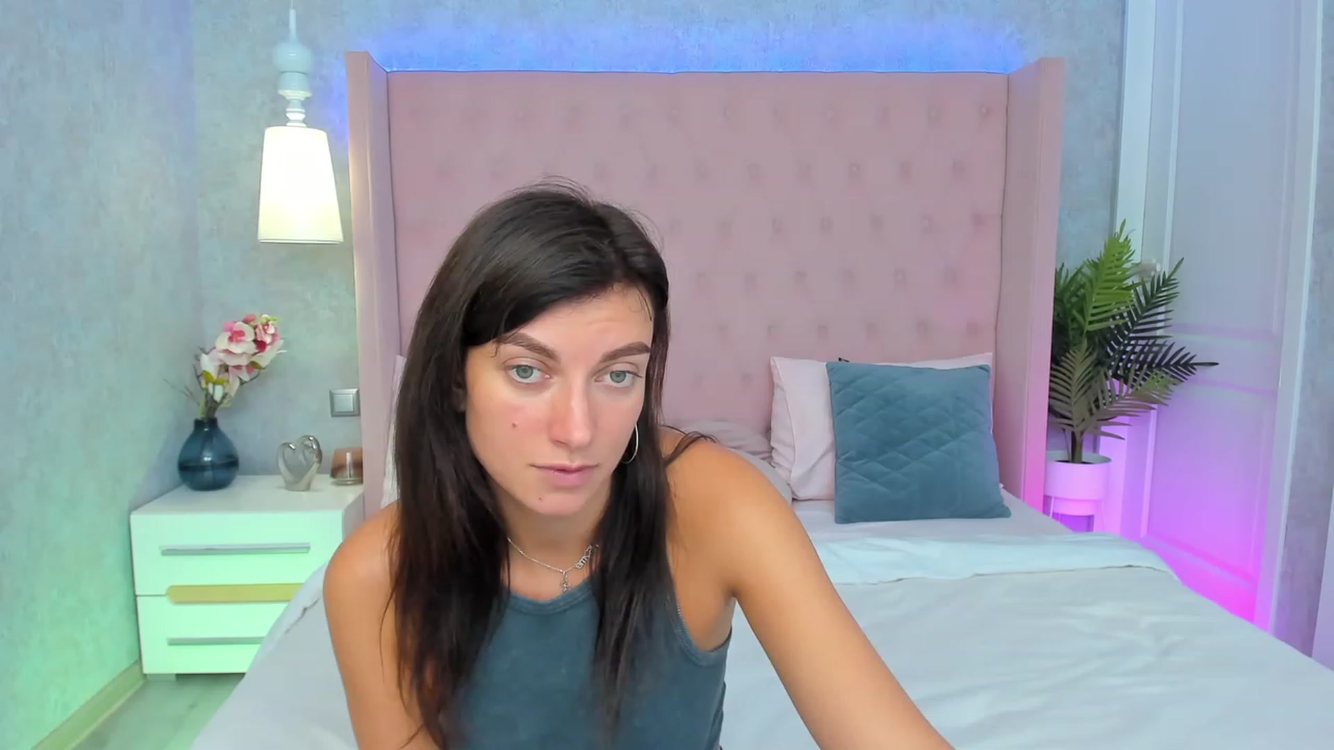 Gallery image thumbnail from LuckySandra's myfreecams stream on, 09/18/2023, 10:58 image 13 of 20