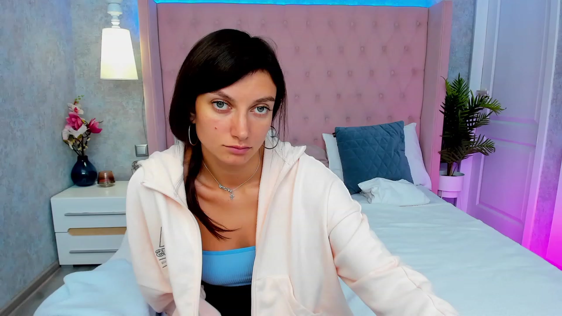 Gallery image thumbnail from LuckySandra's myfreecams stream on, 10/10/2023, 11:42 image 18 of 20