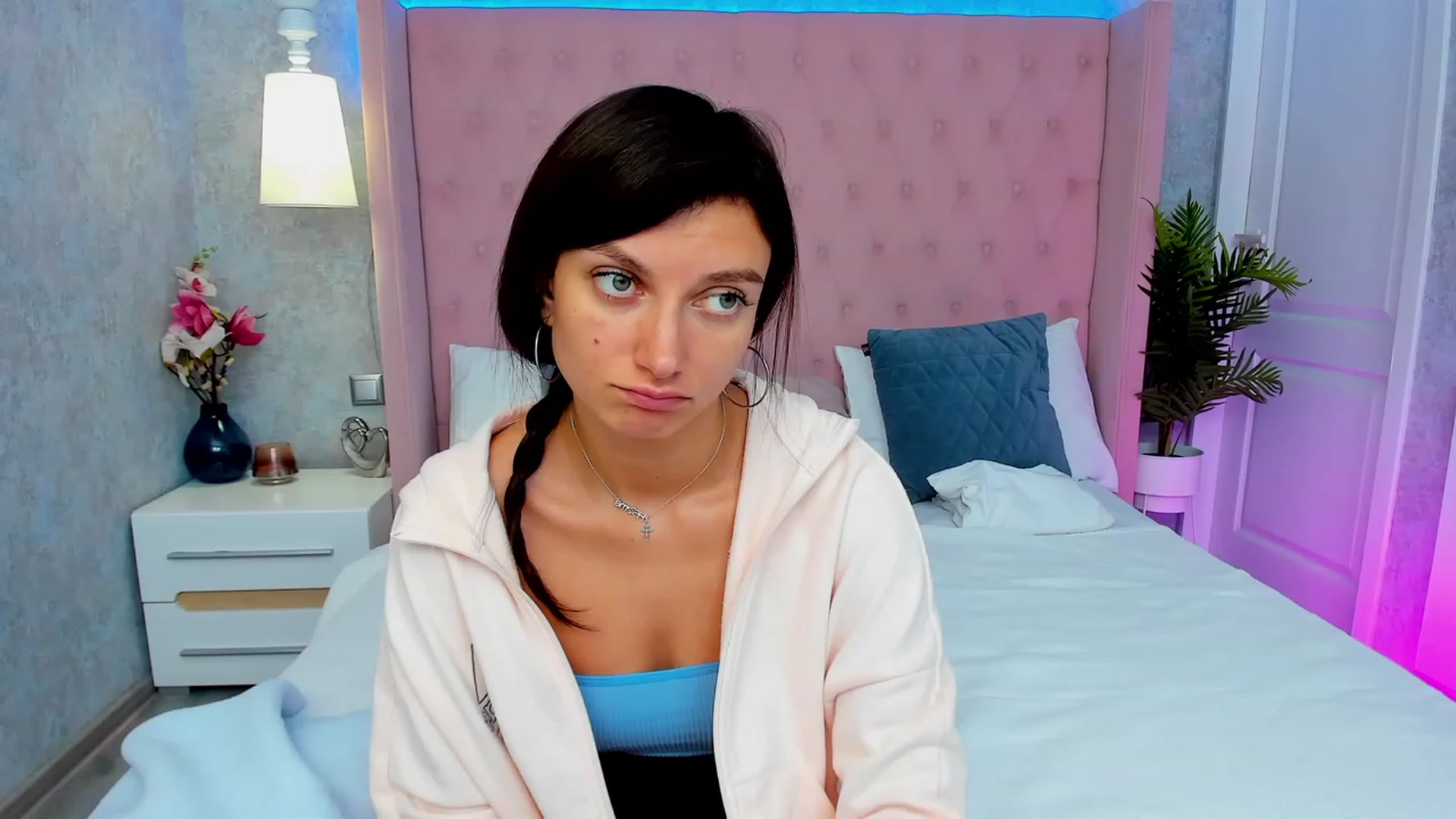 Gallery image thumbnail from LuckySandra's myfreecams stream on, 10/10/2023, 11:42 image 10 of 20