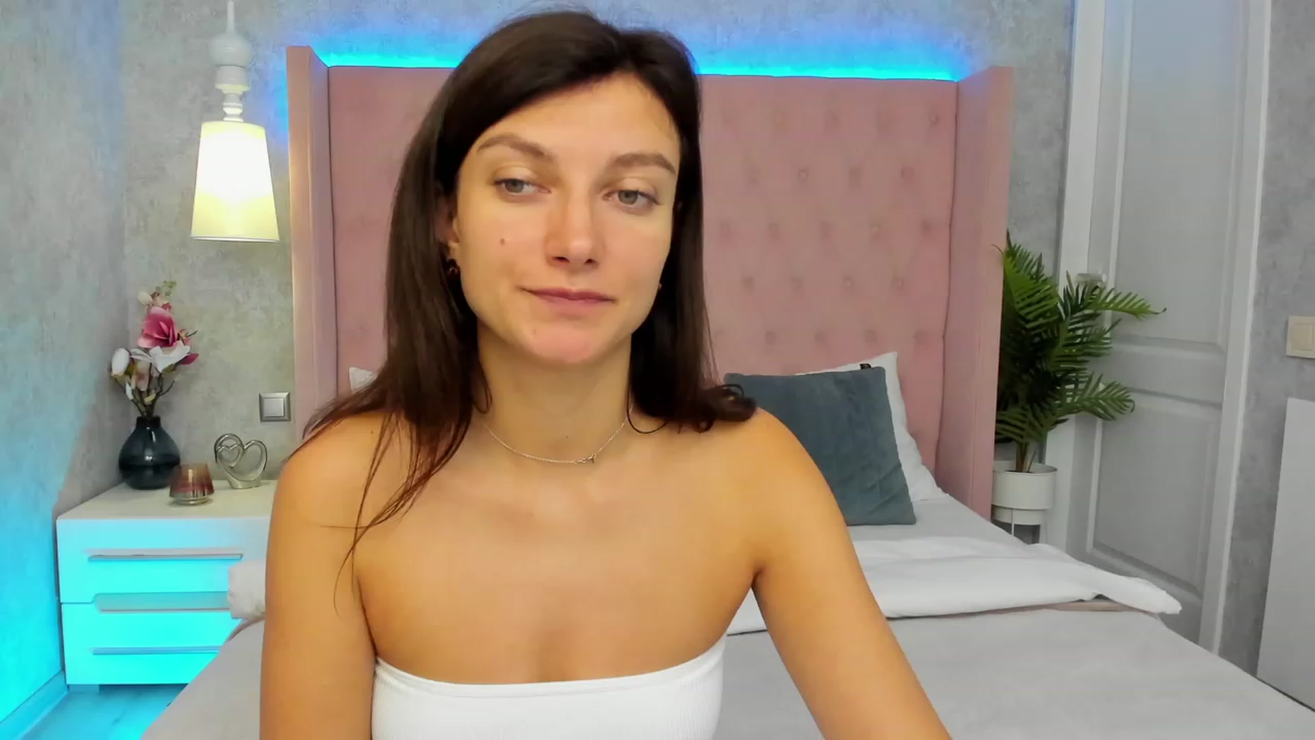 Gallery image thumbnail from LuckySandra's myfreecams stream on, 10/17/2023, 09:44 image 13 of 20