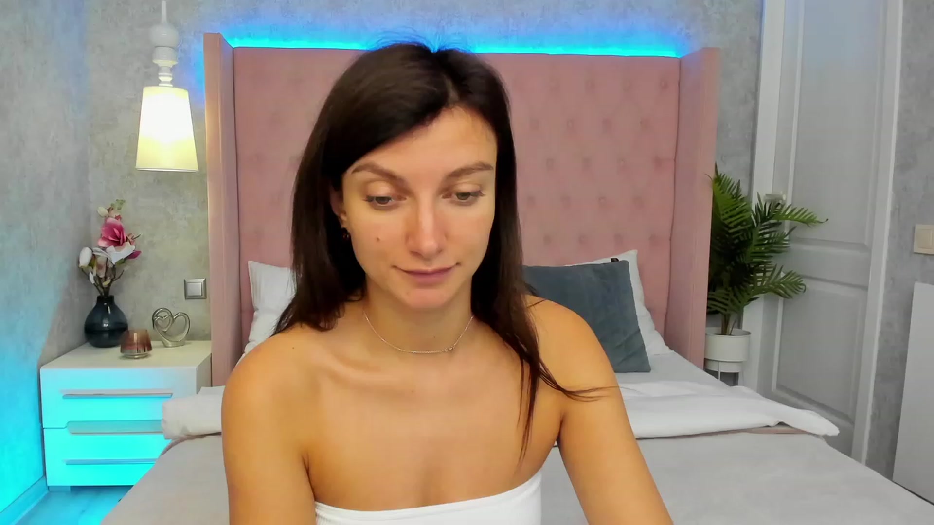 Gallery image thumbnail from LuckySandra's myfreecams stream on, 10/17/2023, 09:44 image 7 of 20