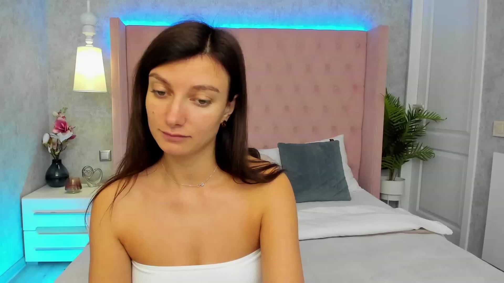 Gallery image thumbnail from LuckySandra's myfreecams stream on, 10/17/2023, 09:44 image 6 of 20