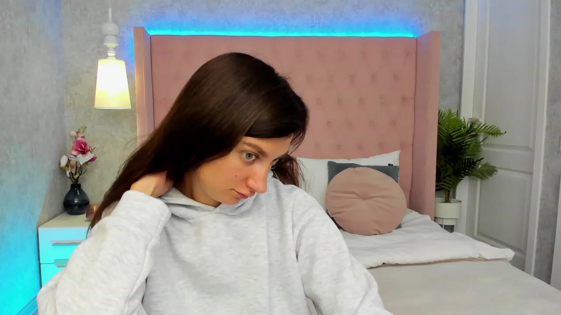 Gallery image thumbnail from LuckySandra's myfreecams stream on, 10/17/2023, 12:00 image 13 of 20