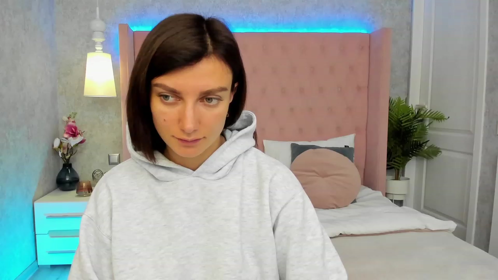Gallery image thumbnail from LuckySandra's myfreecams stream on, 10/17/2023, 12:00 image 3 of 20