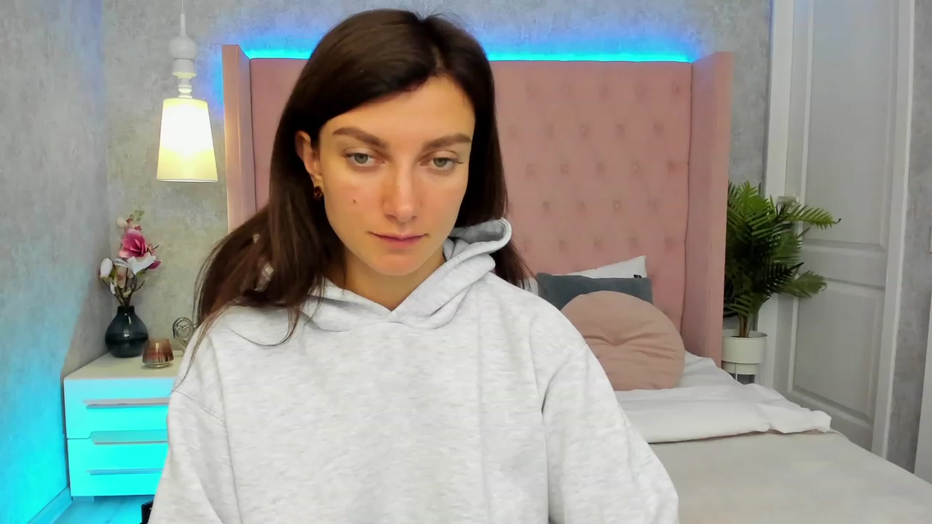 Gallery image thumbnail from LuckySandra's myfreecams stream on, 10/17/2023, 12:00 image 19 of 20