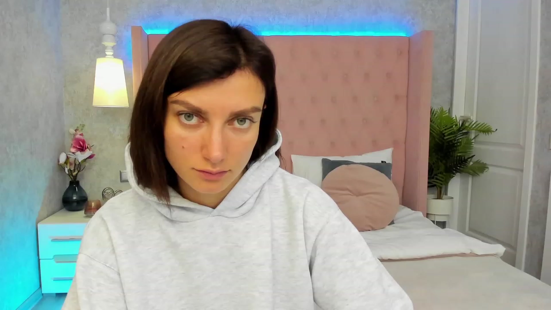 Gallery image thumbnail from LuckySandra's myfreecams stream on, 10/17/2023, 12:00 image 9 of 20