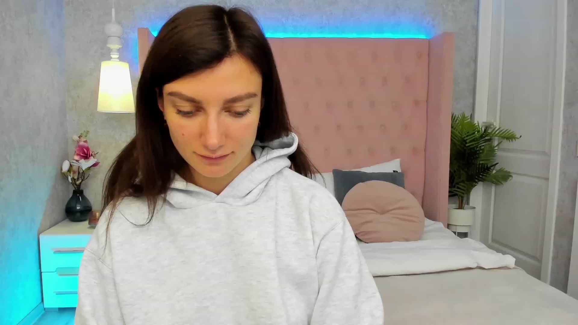 Gallery image thumbnail from LuckySandra's myfreecams stream on, 10/17/2023, 12:00 image 20 of 20