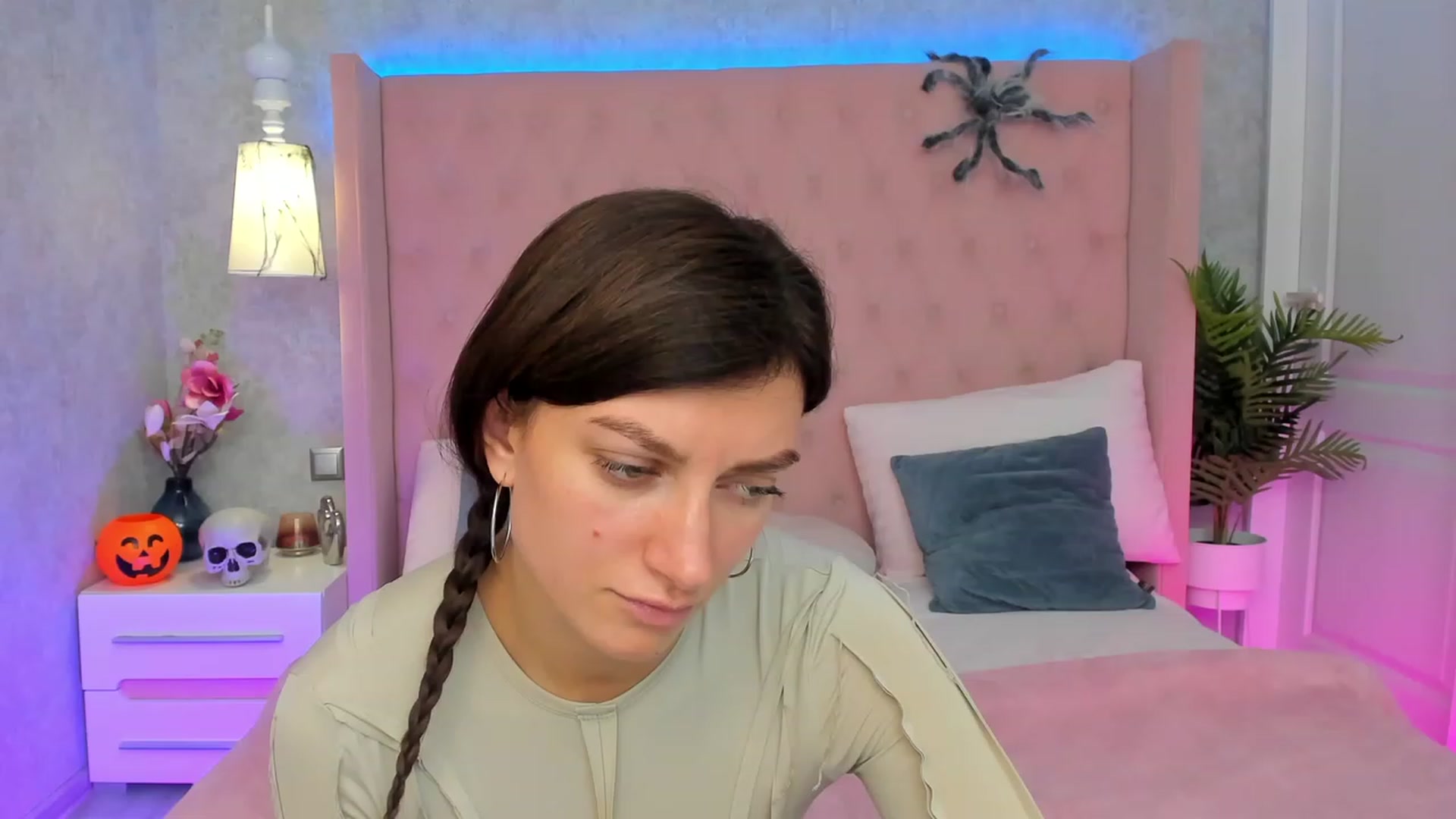 Gallery image thumbnail from LuckySandra's myfreecams stream on, 10/31/2023, 11:19 image 18 of 20