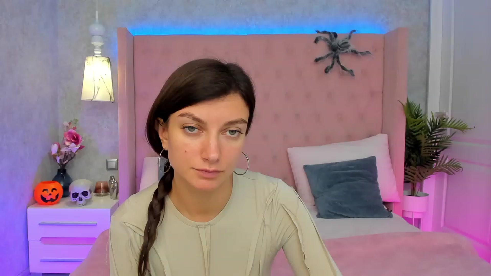 Gallery image thumbnail from LuckySandra's myfreecams stream on, 10/31/2023, 11:19 image 6 of 20