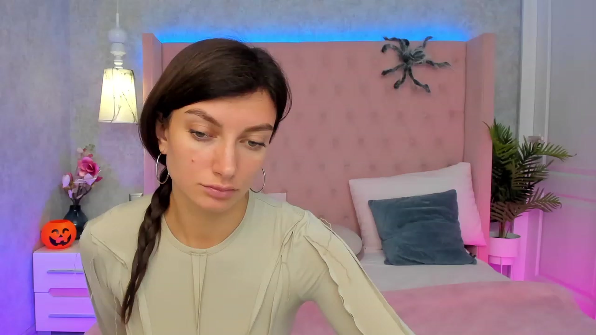 Gallery image thumbnail from LuckySandra's myfreecams stream on, 10/31/2023, 11:19 image 7 of 20