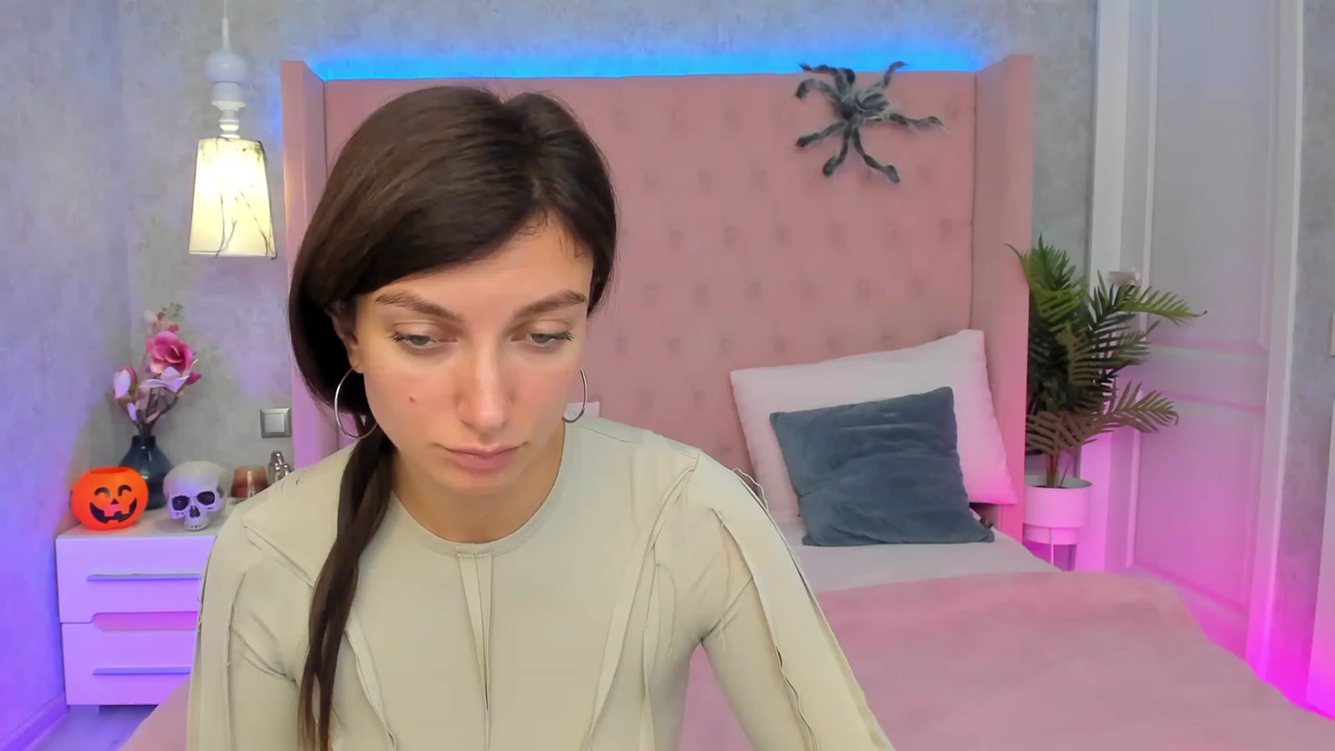 Gallery image thumbnail from LuckySandra's myfreecams stream on, 10/31/2023, 12:55 image 6 of 20