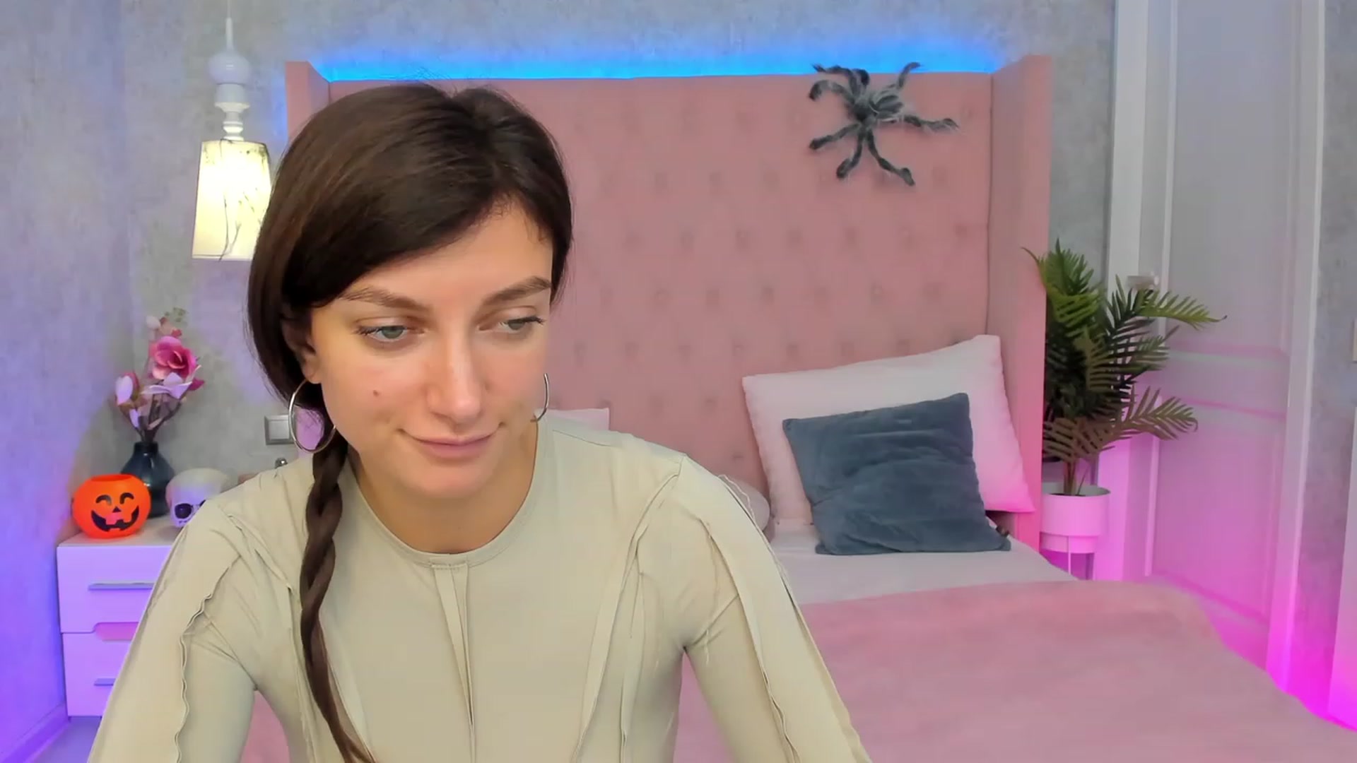 Gallery image thumbnail from LuckySandra's myfreecams stream on, 10/31/2023, 12:55 image 5 of 20