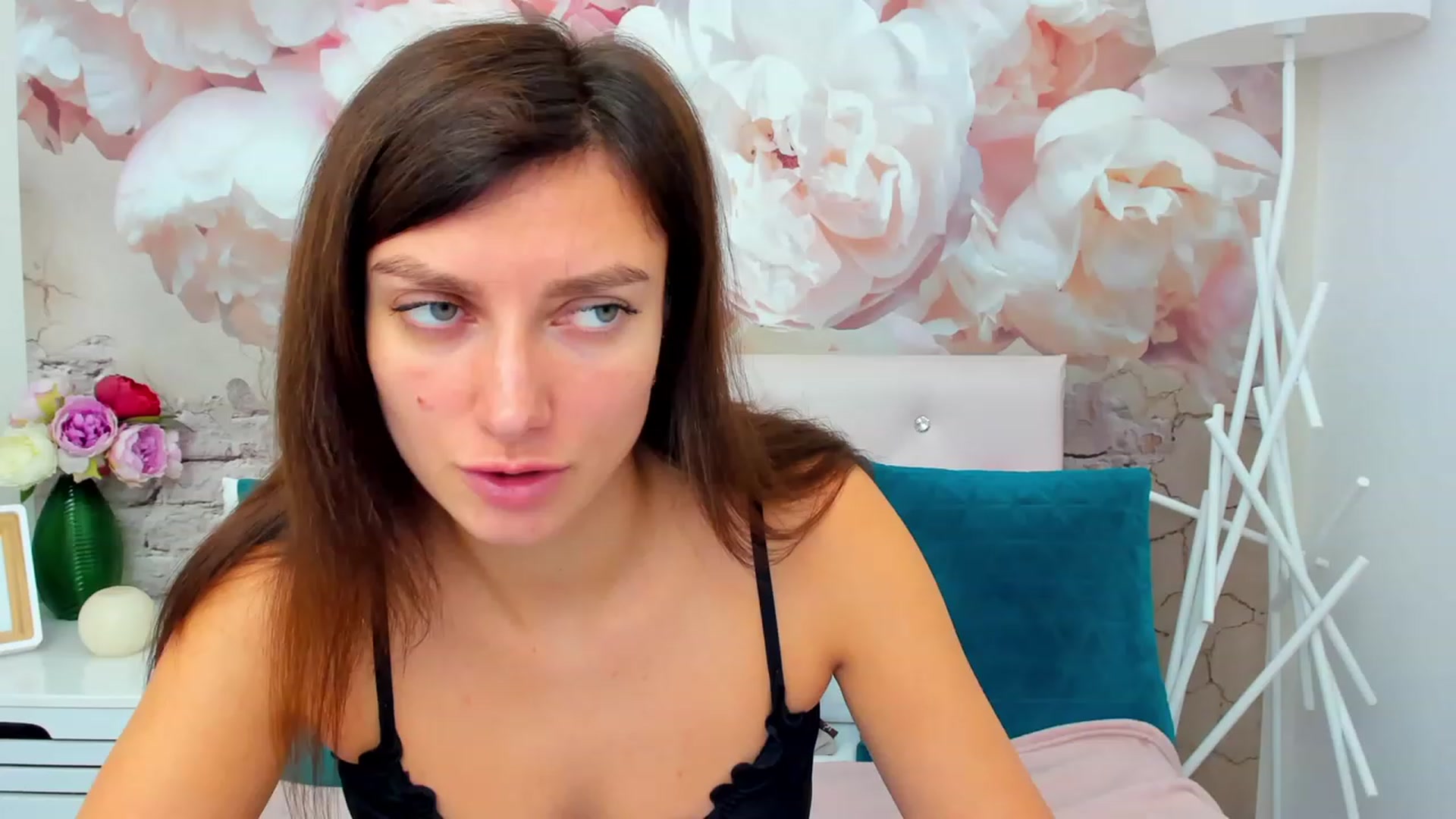Gallery image thumbnail from LuckySandra's myfreecams stream on, 11/12/2023, 13:47 image 18 of 20