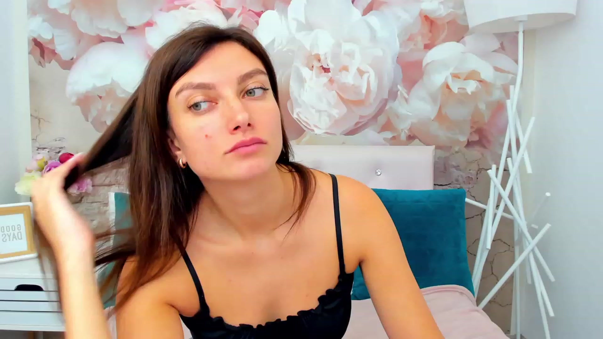 Gallery image thumbnail from LuckySandra's myfreecams stream on, 11/12/2023, 13:47 image 2 of 20