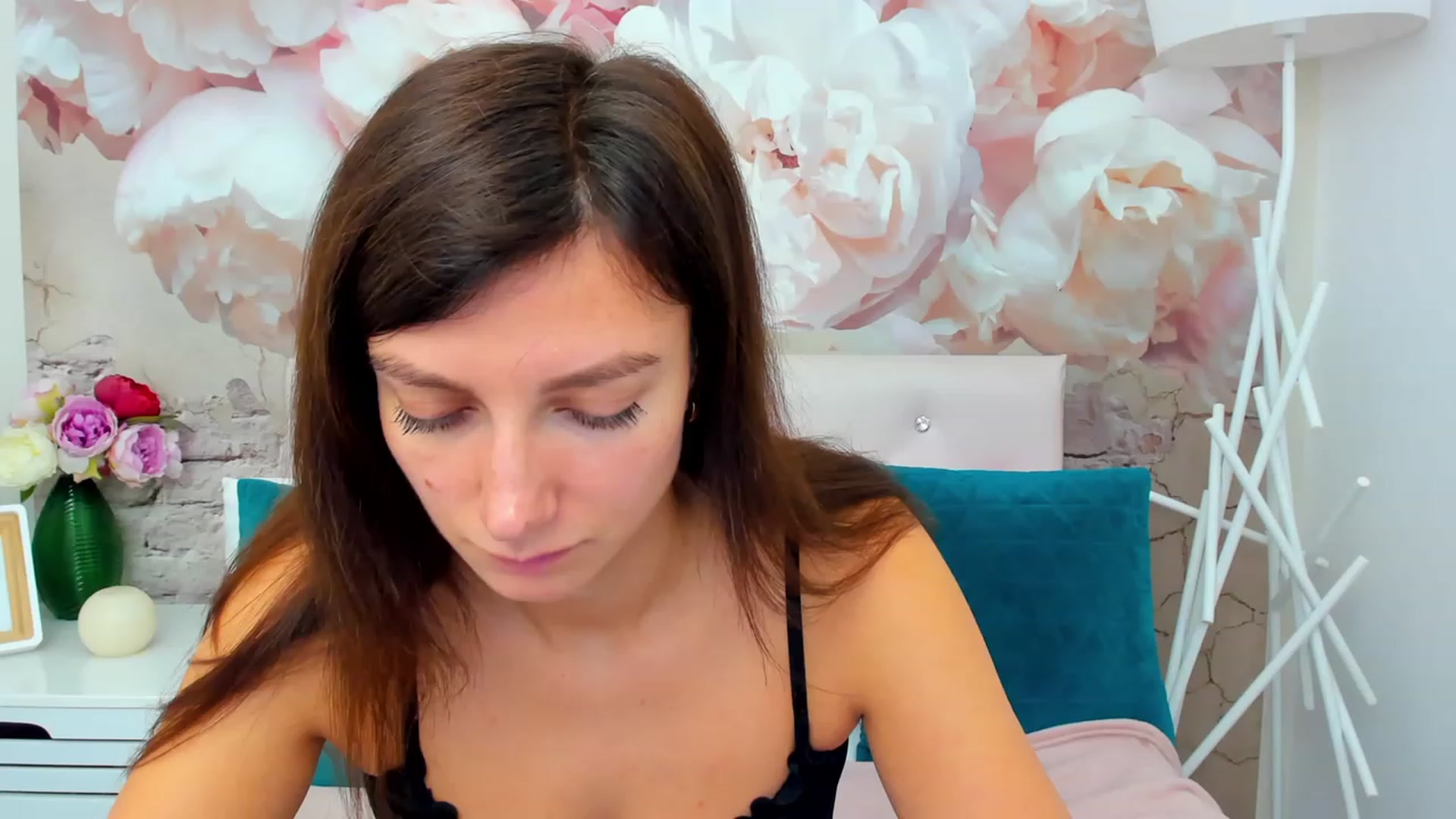 Gallery image thumbnail from LuckySandra's myfreecams stream on, 11/12/2023, 13:47 image 19 of 20