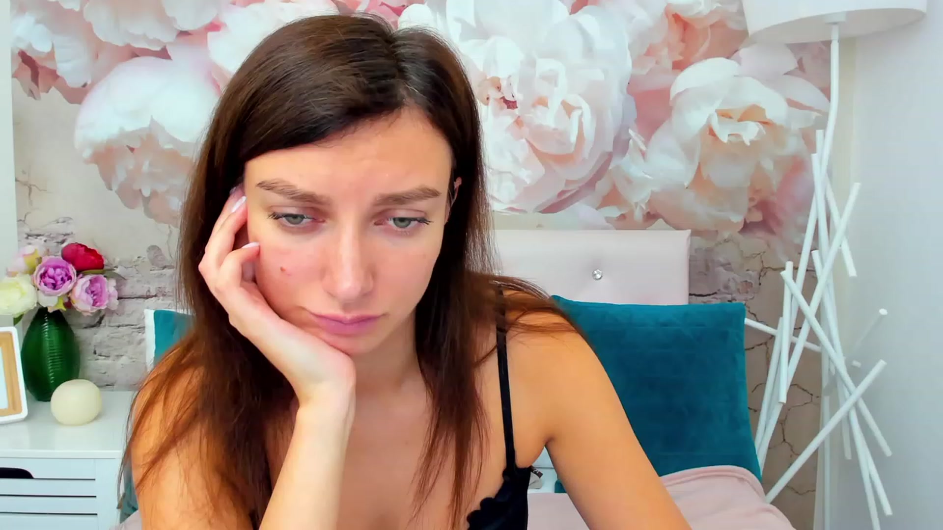 Gallery image thumbnail from LuckySandra's myfreecams stream on, 11/12/2023, 13:47 image 10 of 20