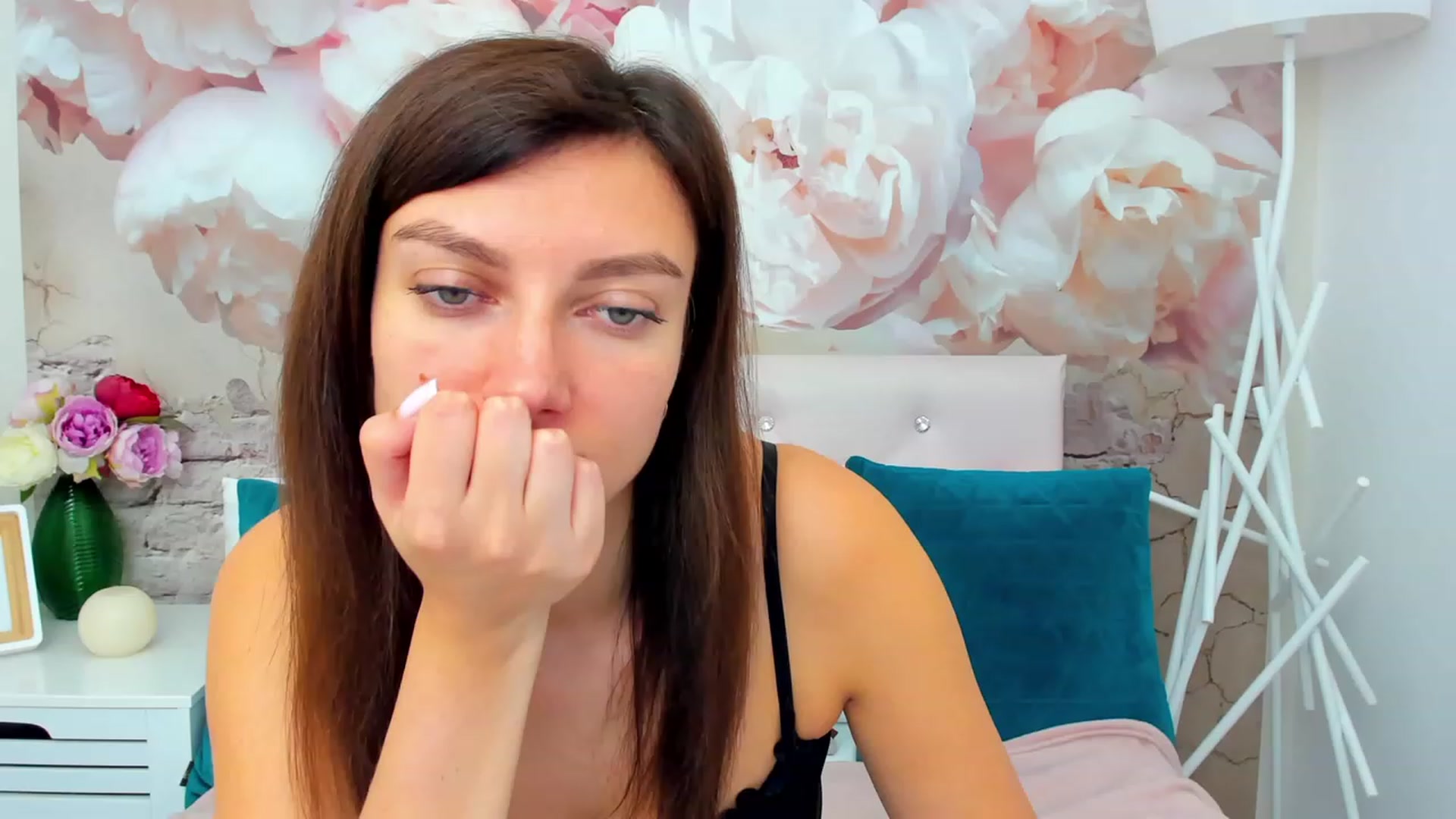 Gallery image thumbnail from LuckySandra's myfreecams stream on, 11/12/2023, 13:47 image 14 of 20