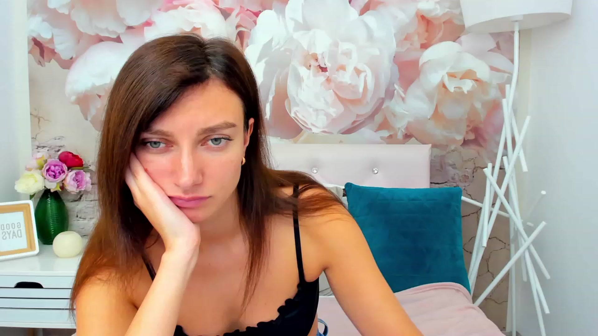 Gallery image thumbnail from LuckySandra's myfreecams stream on, 11/12/2023, 13:47 image 7 of 20