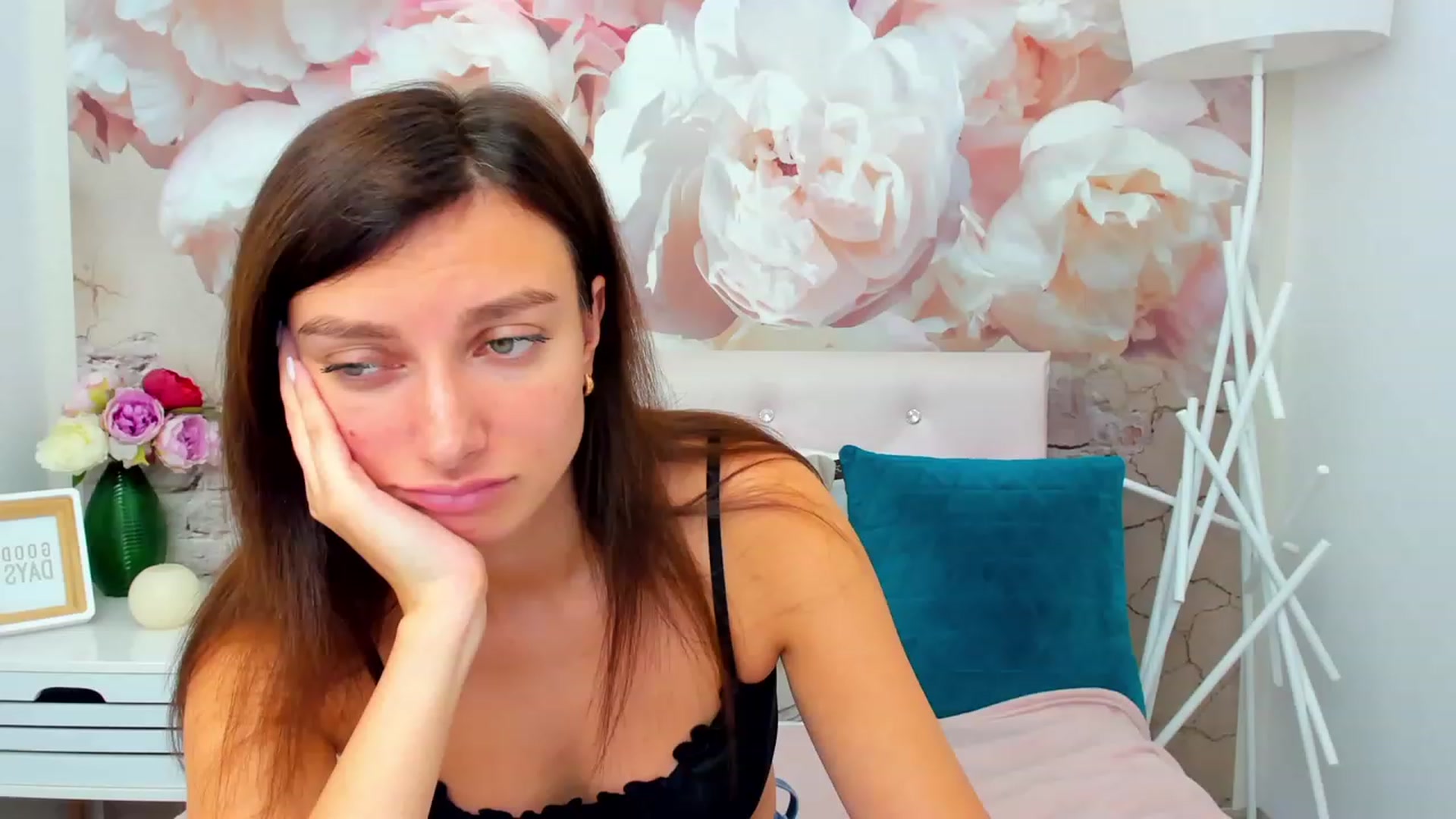 Gallery image thumbnail from LuckySandra's myfreecams stream on, 11/12/2023, 13:47 image 8 of 20