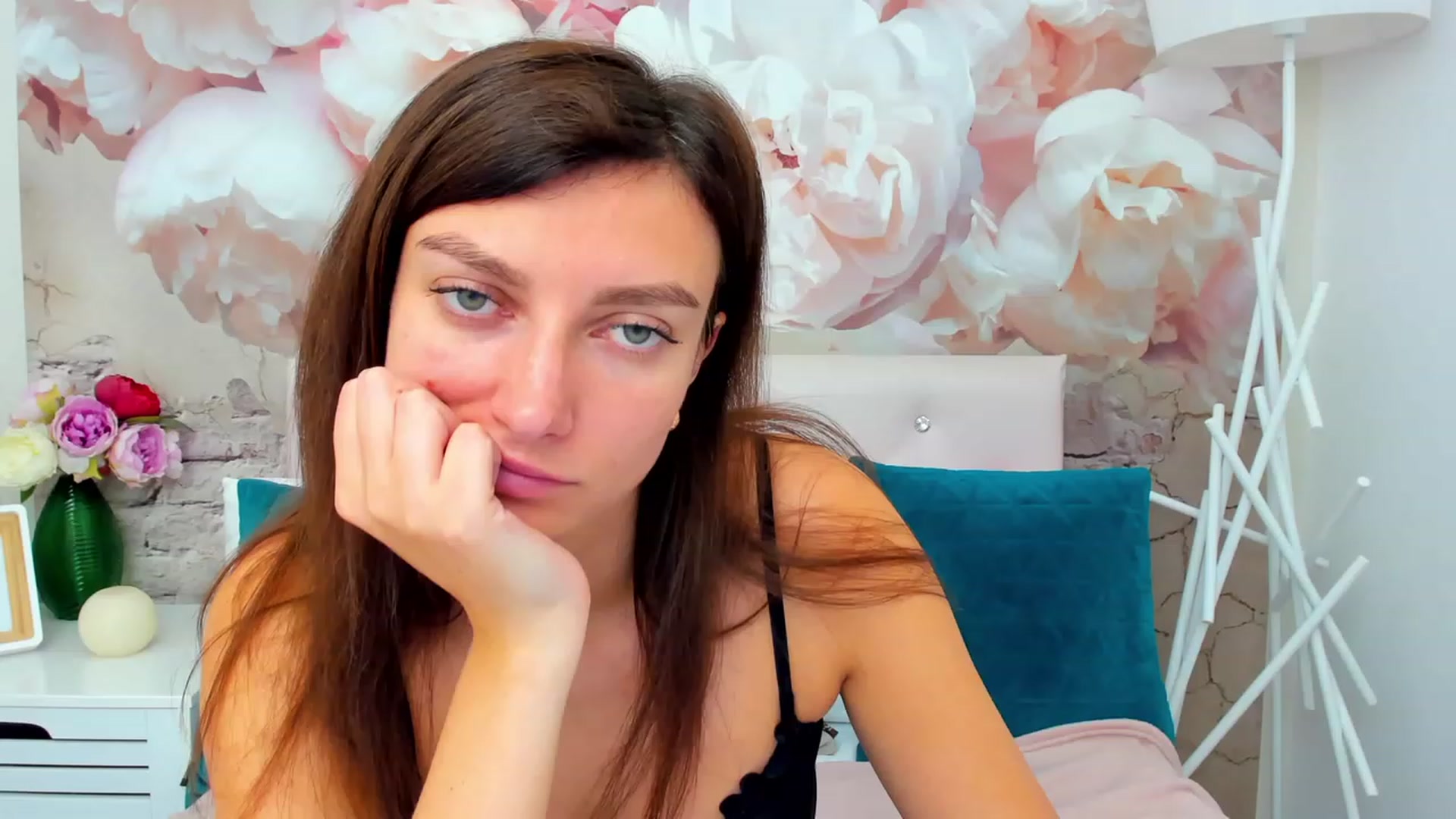Gallery image thumbnail from LuckySandra's myfreecams stream on, 11/12/2023, 13:47 image 11 of 20