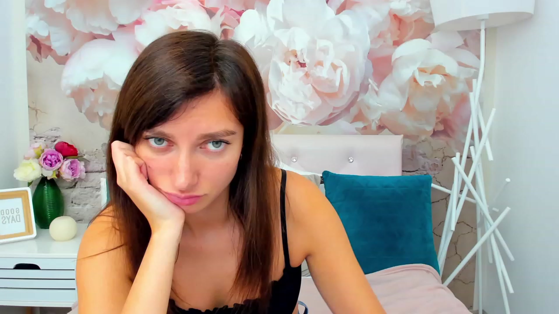 Gallery image thumbnail from LuckySandra's myfreecams stream on, 11/12/2023, 13:47 image 5 of 20