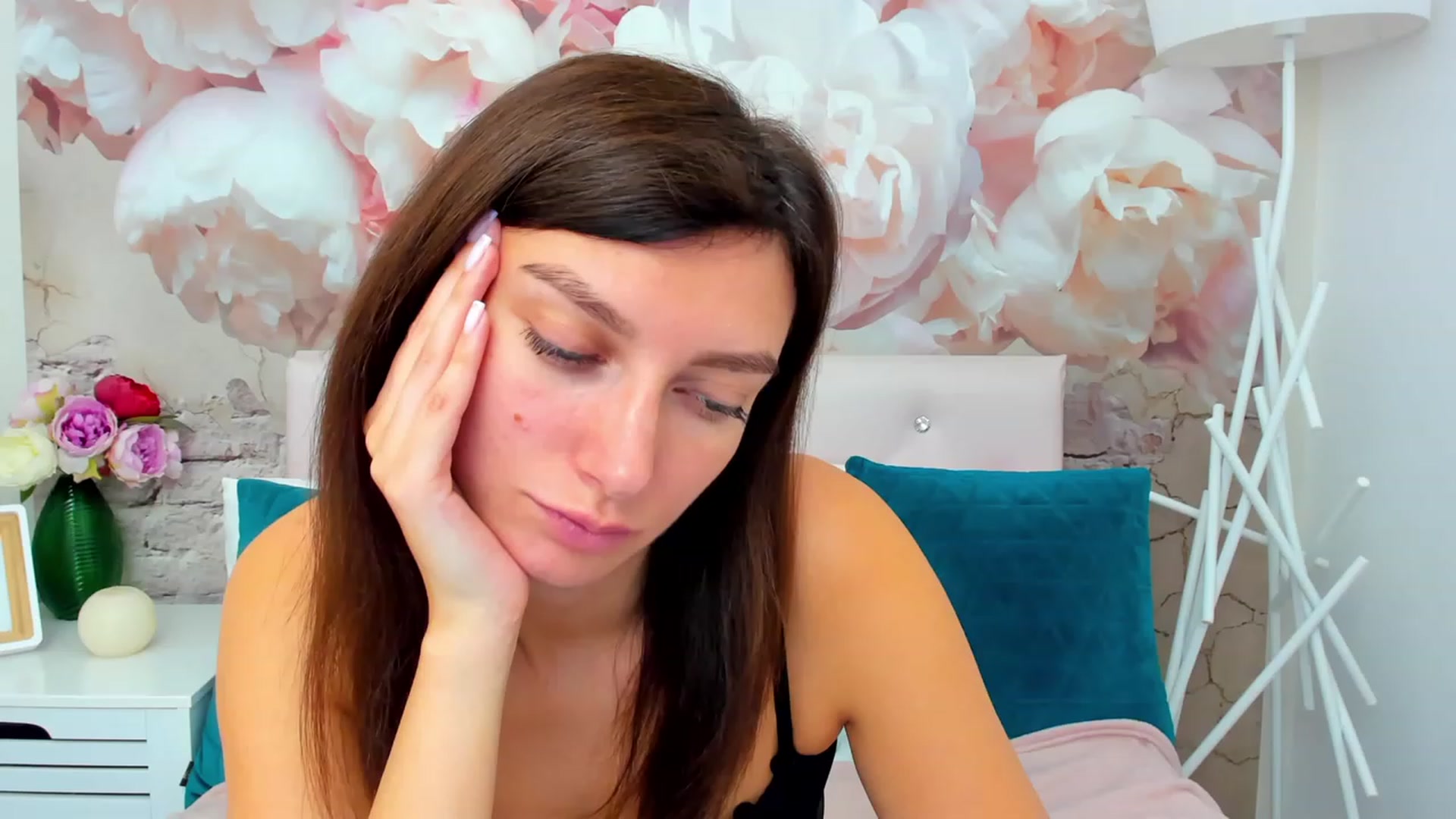 Gallery image thumbnail from LuckySandra's myfreecams stream on, 11/12/2023, 13:47 image 15 of 20