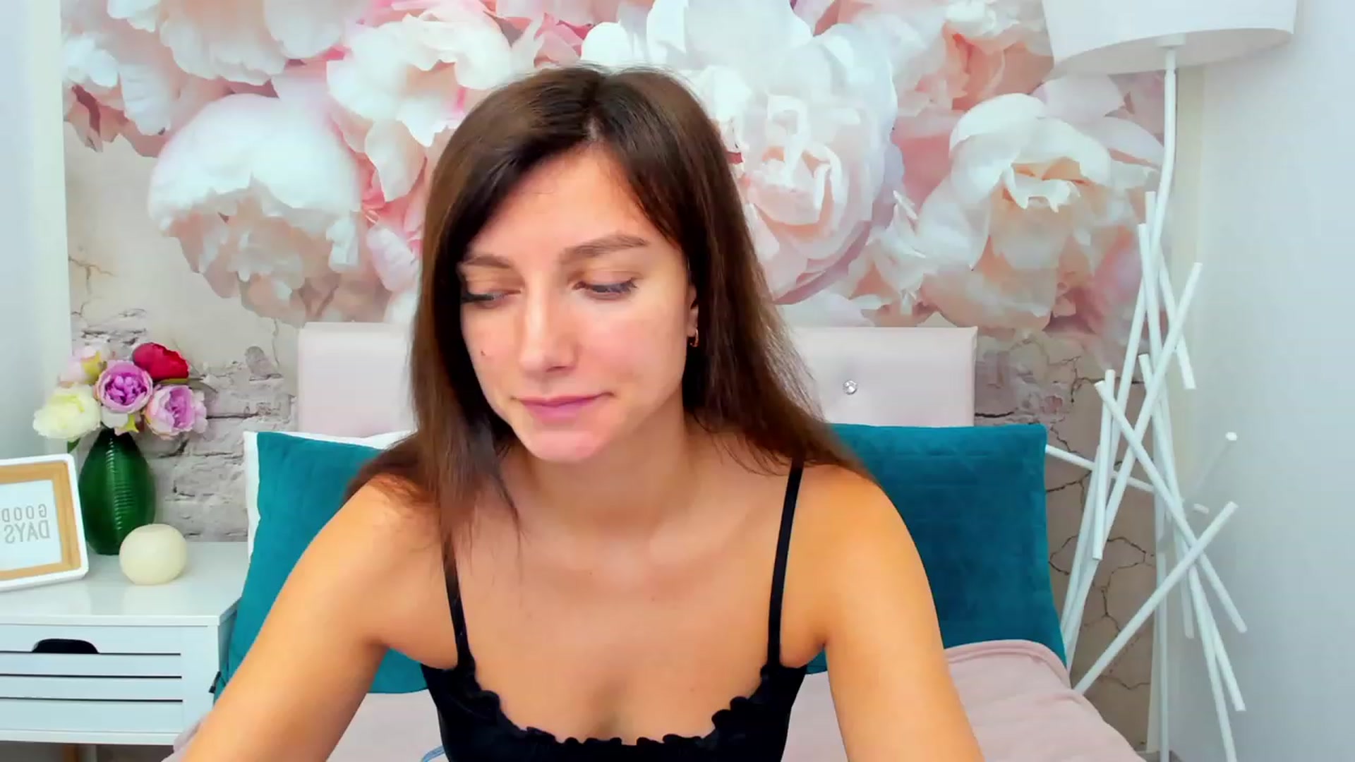 Gallery image thumbnail from LuckySandra's myfreecams stream on, 11/12/2023, 13:47 image 6 of 20