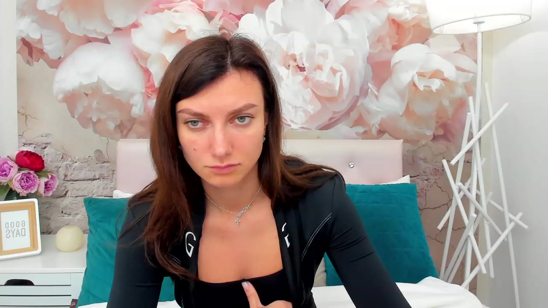 Gallery image thumbnail from LuckySandra's myfreecams stream on, 12/01/2023, 12:58 image 5 of 20