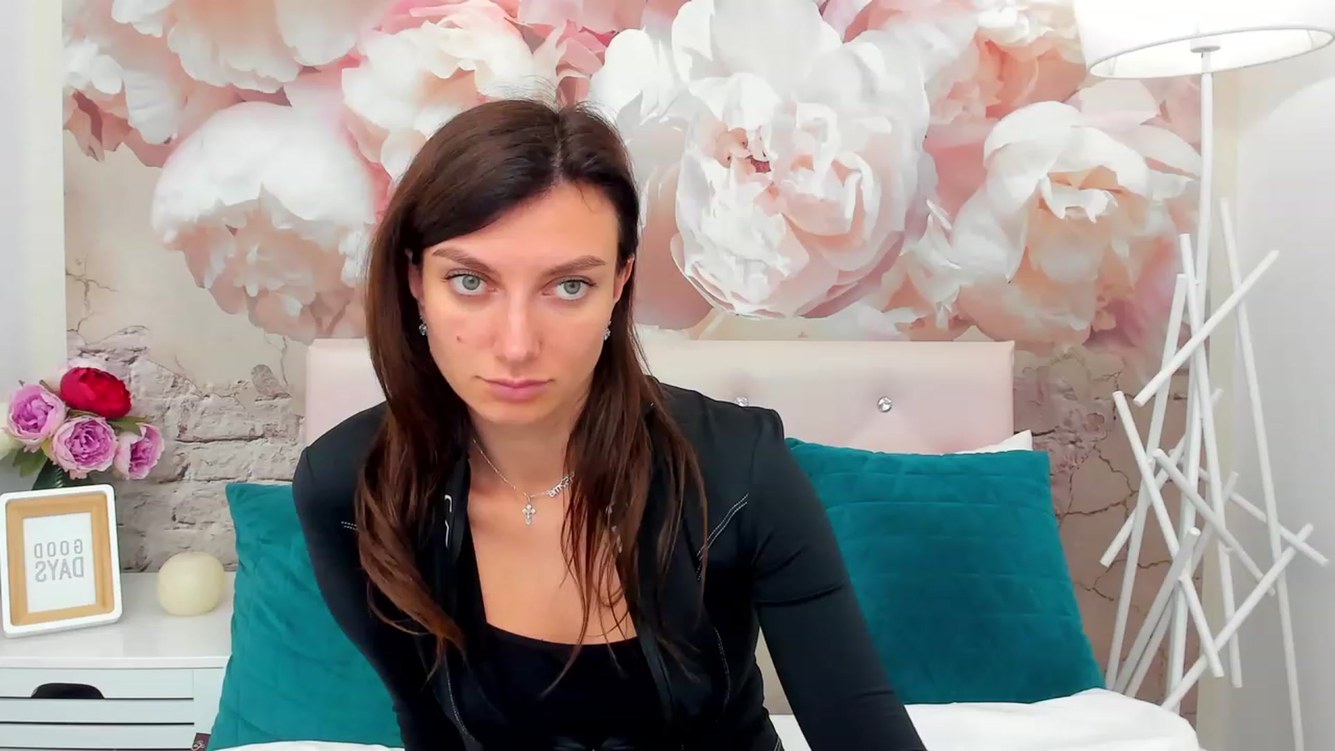 Gallery image thumbnail from LuckySandra's myfreecams stream on, 12/01/2023, 12:58 image 18 of 20