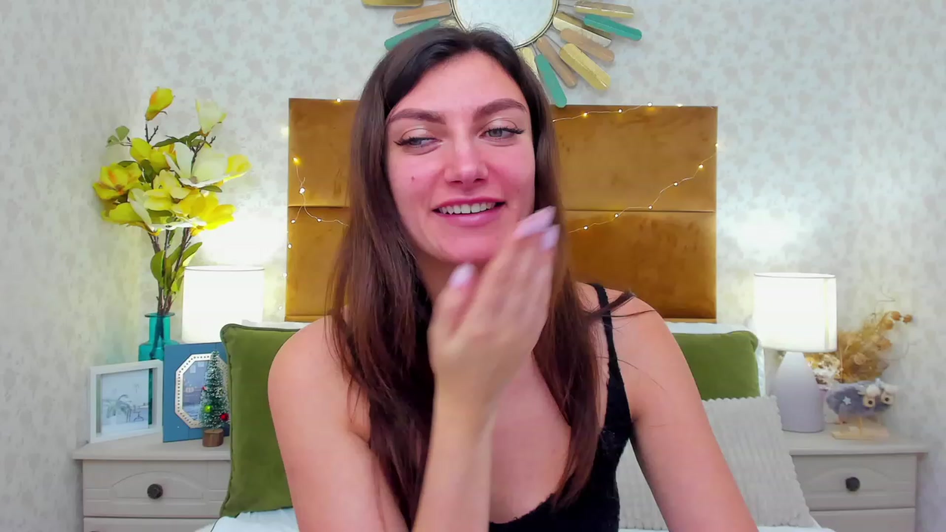 Gallery image thumbnail from LuckySandra's myfreecams stream on, 12/26/2023, 12:04 image 15 of 20