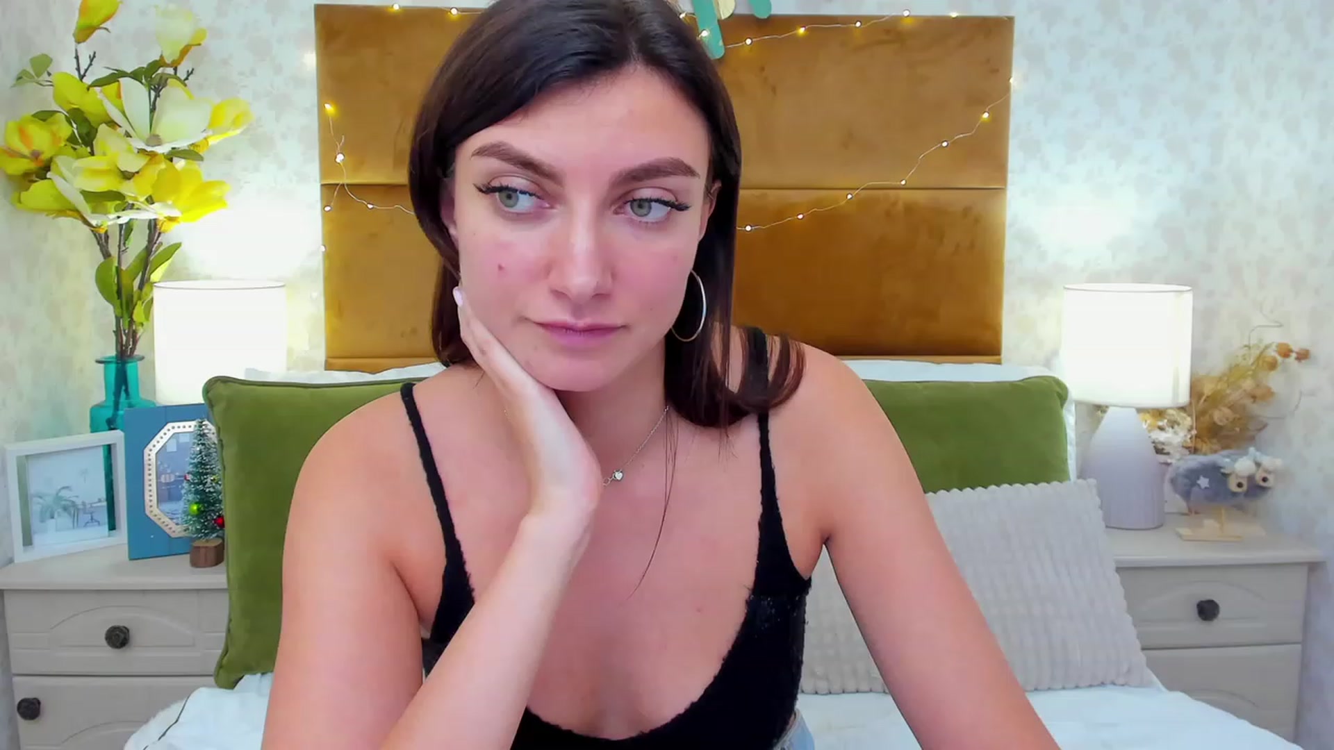 Gallery image thumbnail from LuckySandra's myfreecams stream on, 12/26/2023, 12:04 image 7 of 20