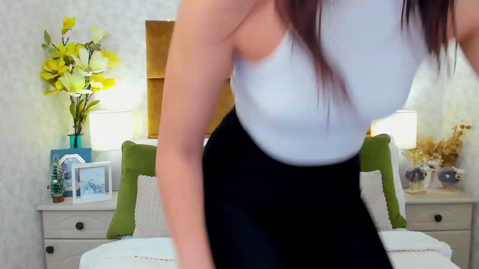Gallery image thumbnail from LuckySandra's myfreecams stream on, 01/16/2024, 10:12 image 5 of 20