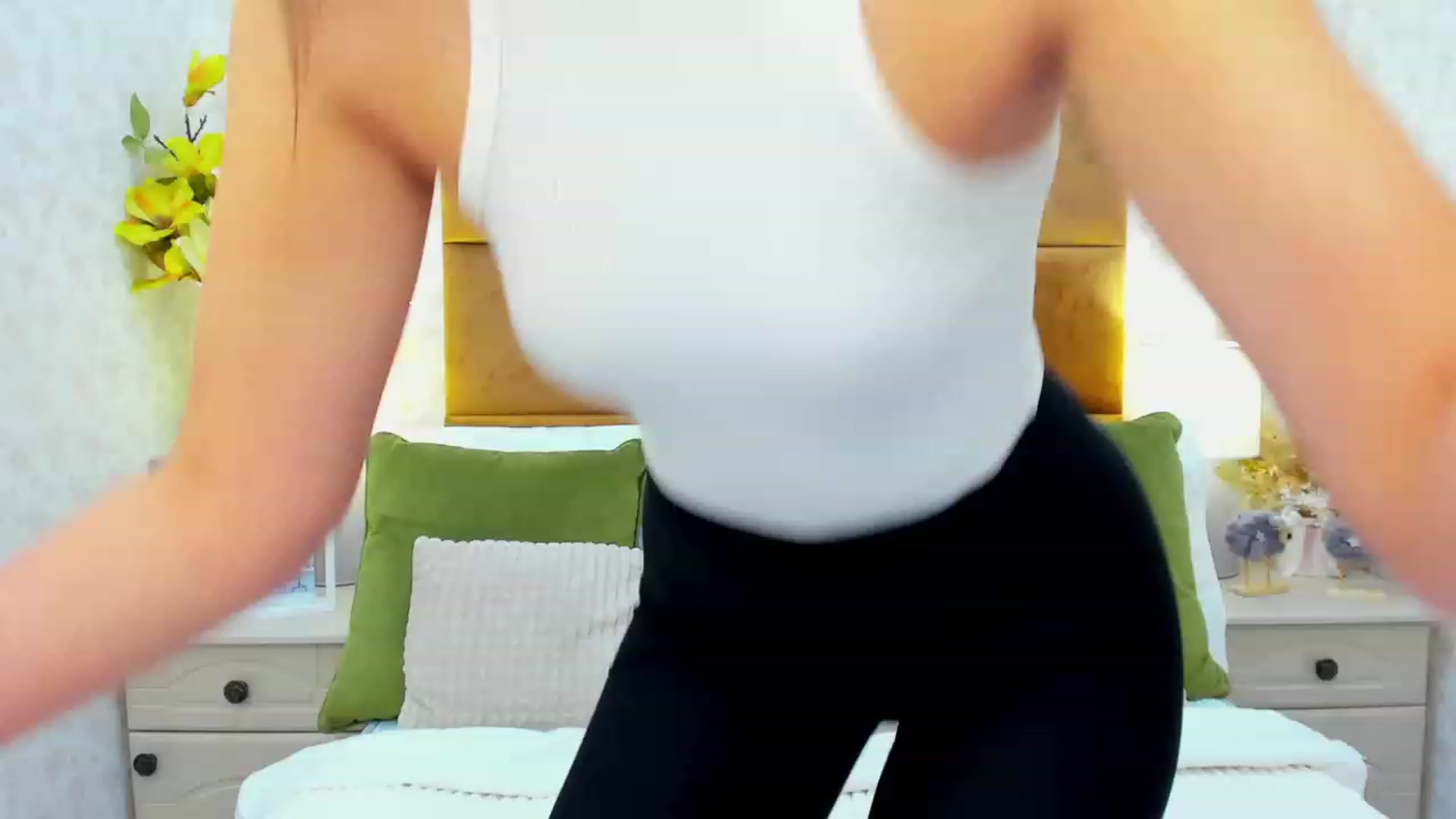 Gallery image thumbnail from LuckySandra's myfreecams stream on, 01/16/2024, 10:12 image 6 of 20