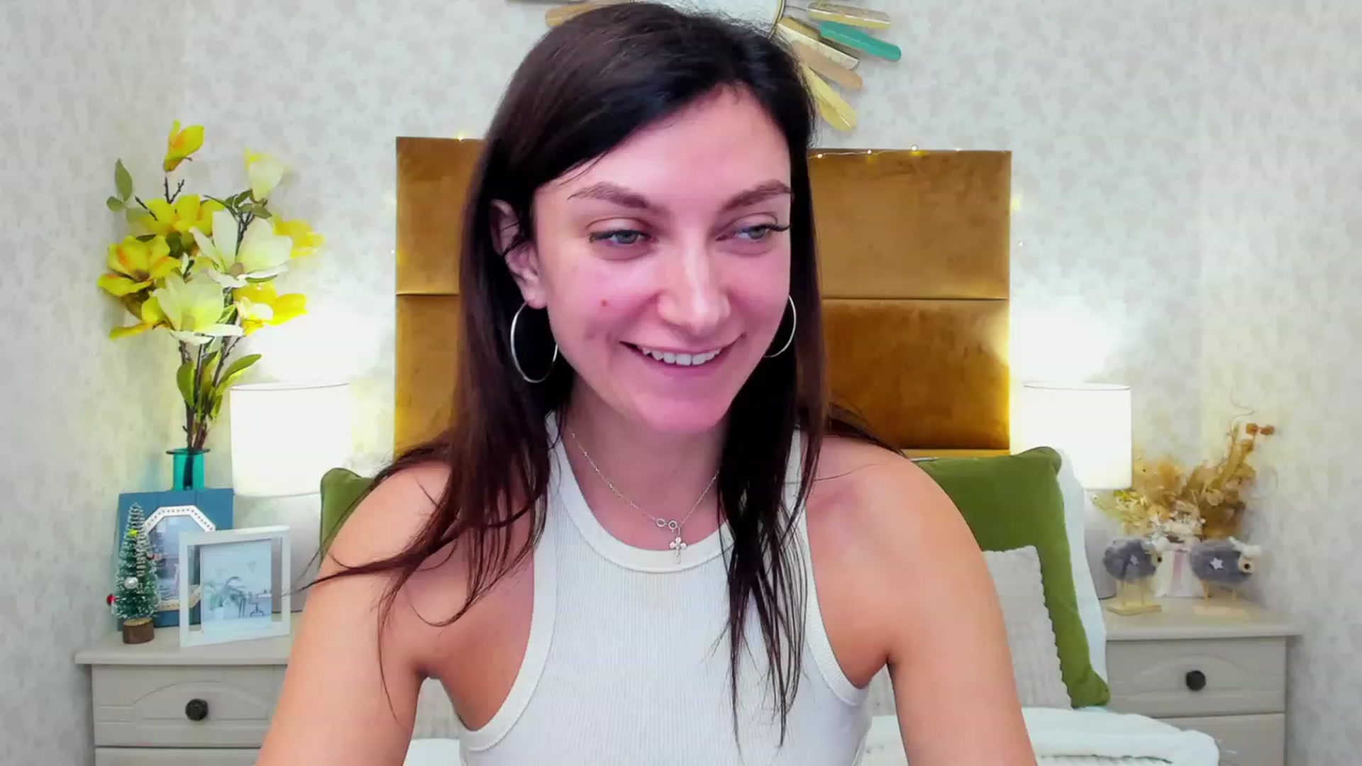 Gallery image thumbnail from LuckySandra's myfreecams stream on, 01/16/2024, 10:12 image 19 of 20