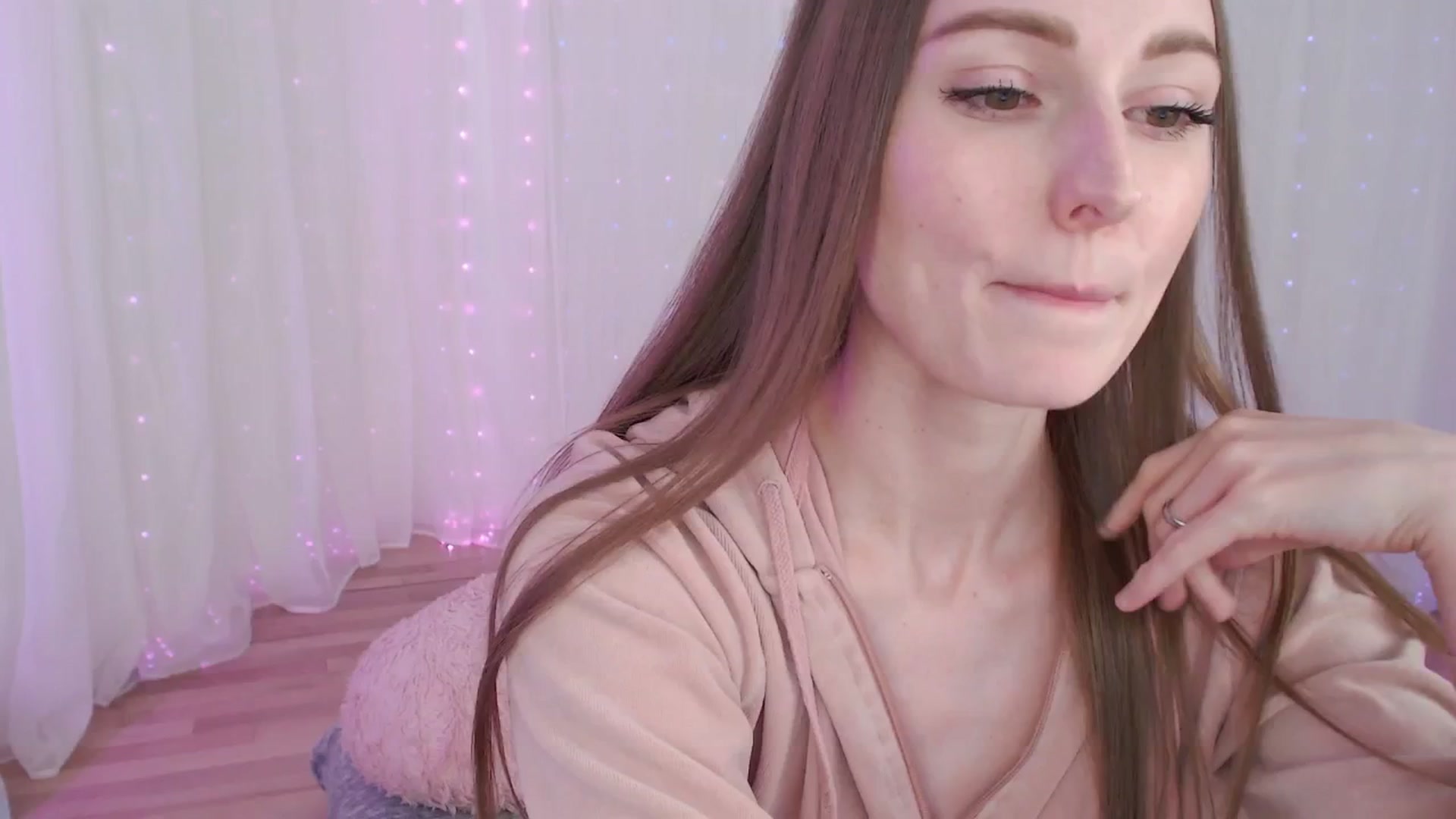 Gallery image thumbnail from LuckyWhore's myfreecams stream on, 03/26/2025, 02:23 image 5 of 20