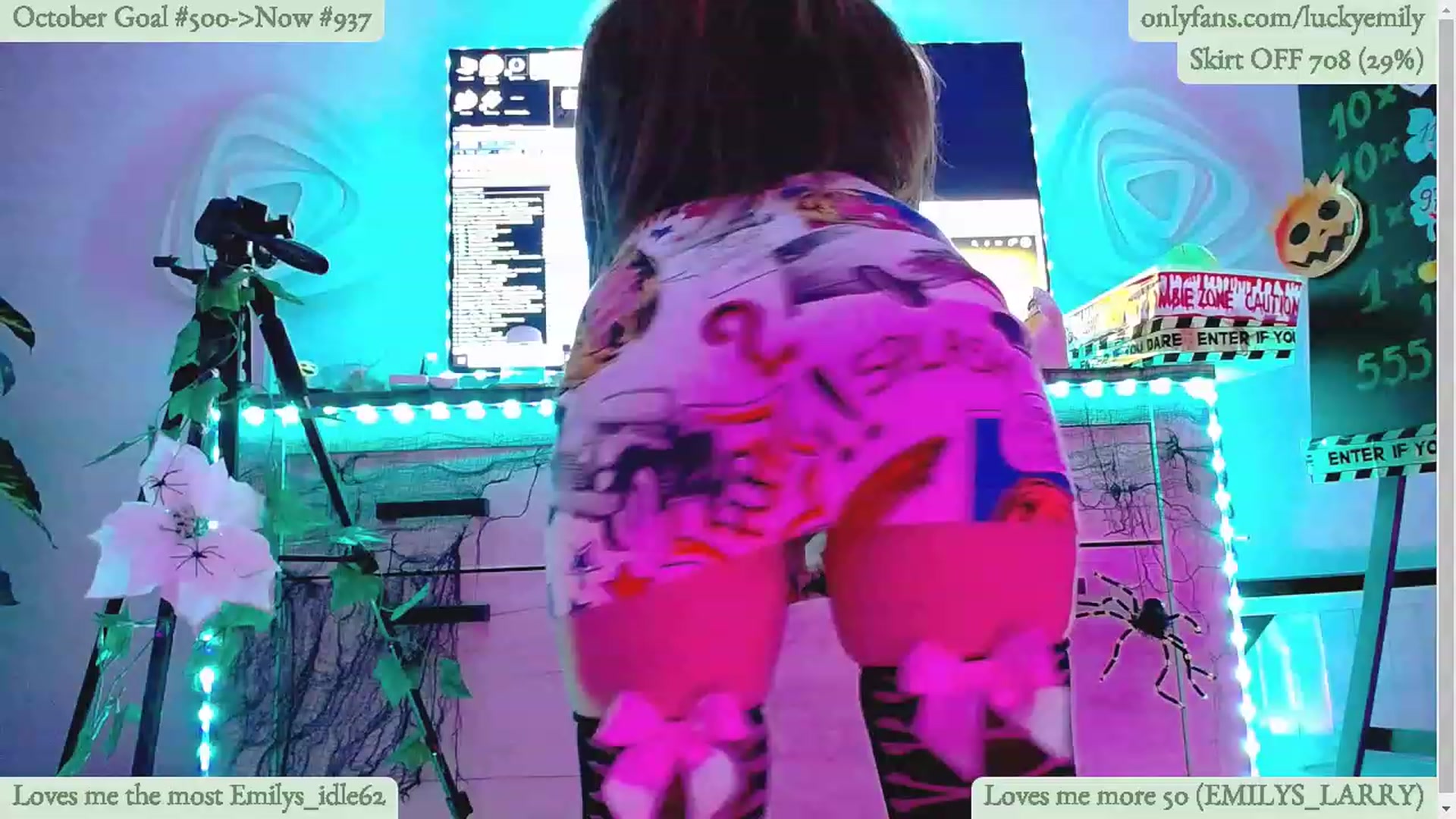 Gallery image thumbnail from Lucky_Emily's myfreecams stream on, 10/13/2023, 08:24 image 10 of 20
