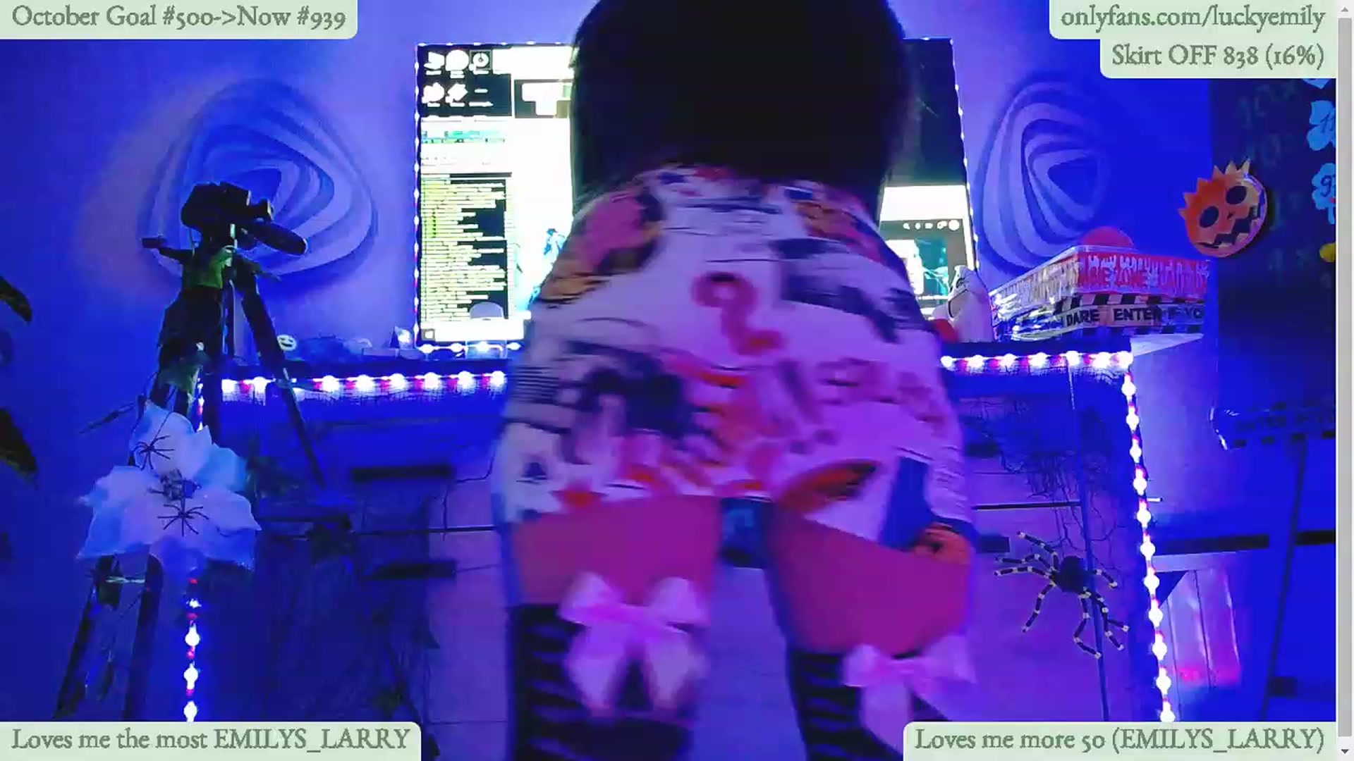 Gallery image thumbnail from Lucky_Emily's myfreecams stream on, 10/13/2023, 08:24 image 6 of 20