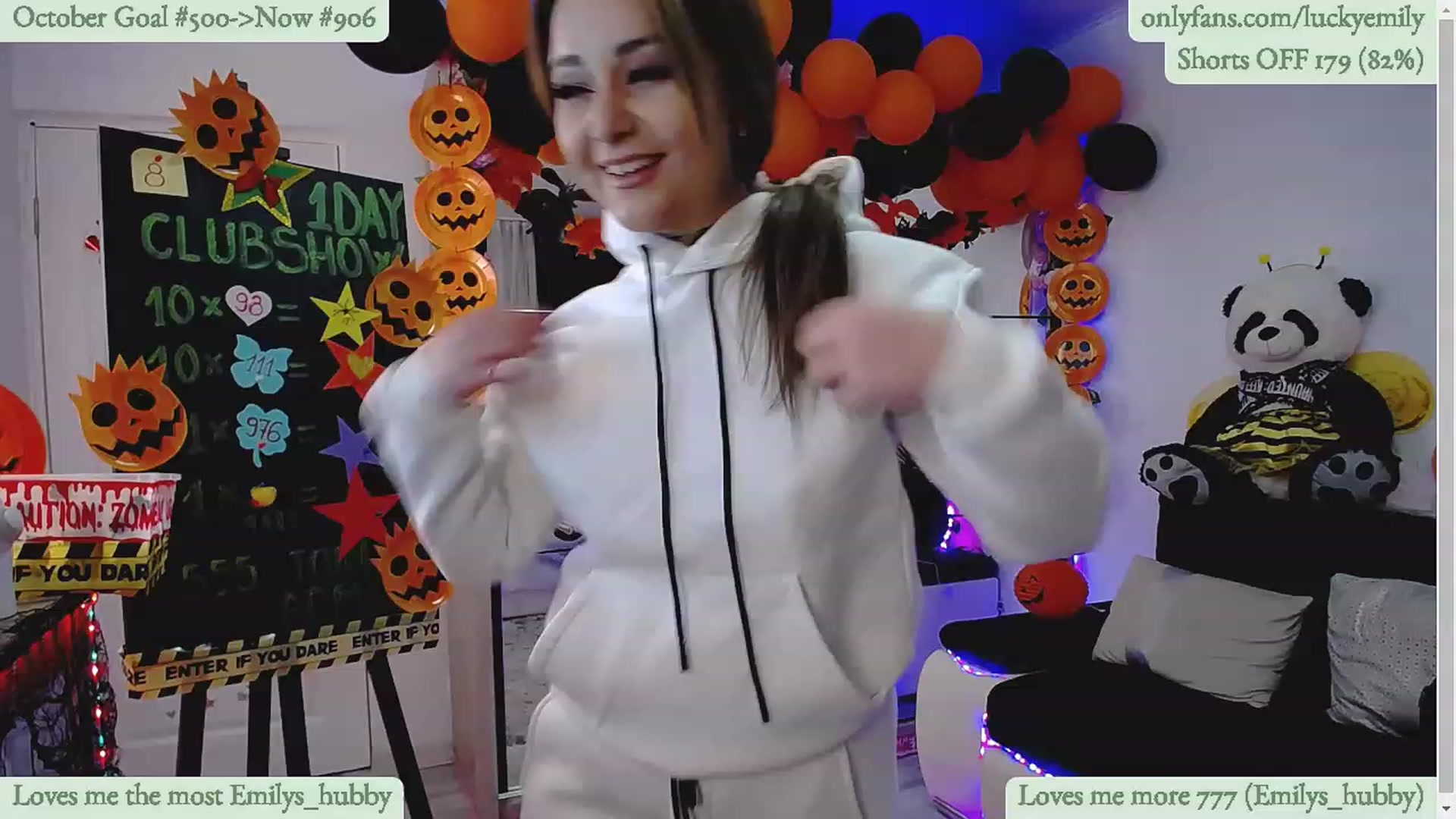 Gallery image thumbnail from Lucky_Emily's myfreecams stream on, 10/19/2023, 08:14 image 14 of 20