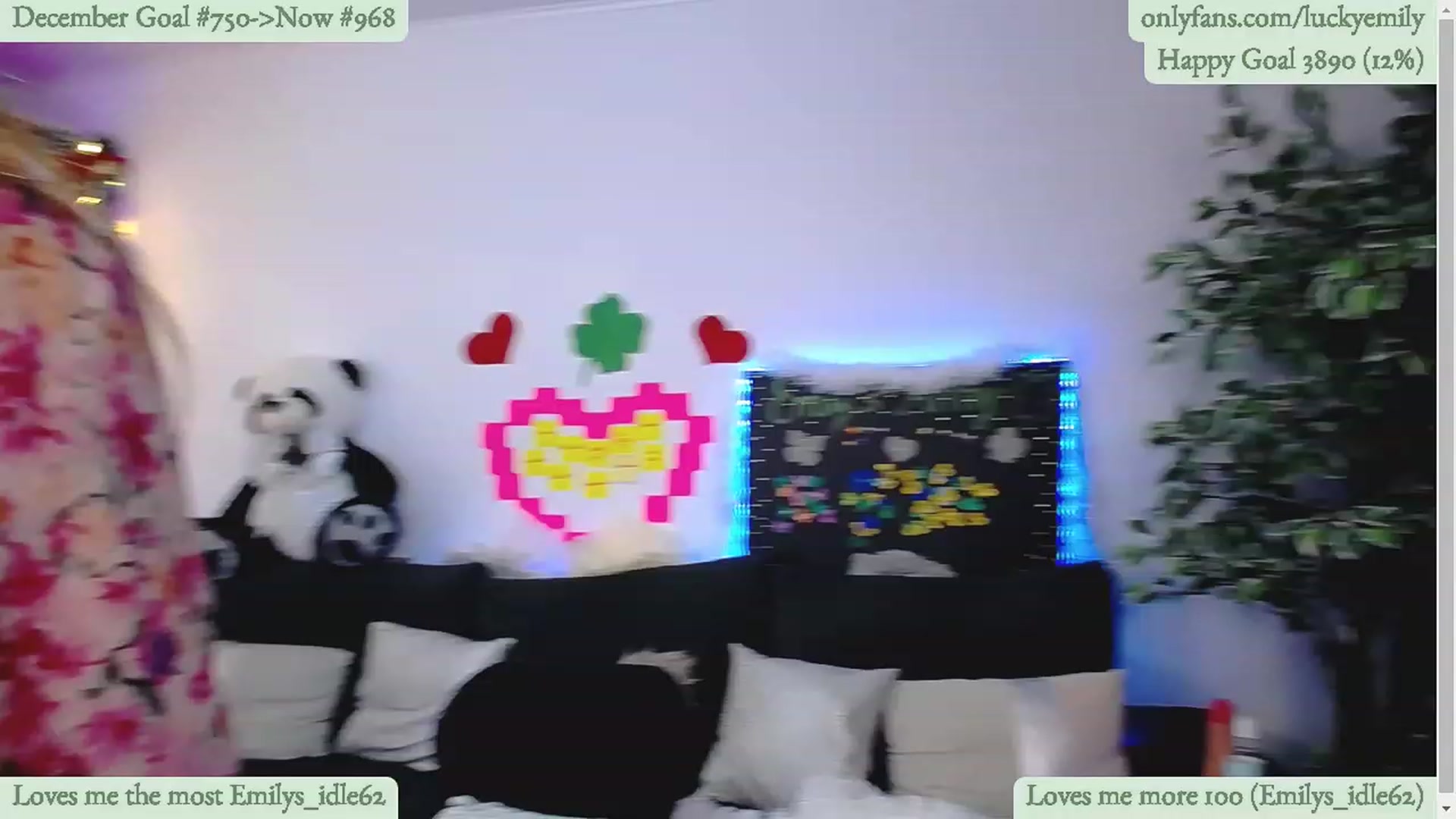 Gallery image thumbnail from Lucky_Emily's myfreecams stream on, 12/13/2023, 10:28 image 1 of 20