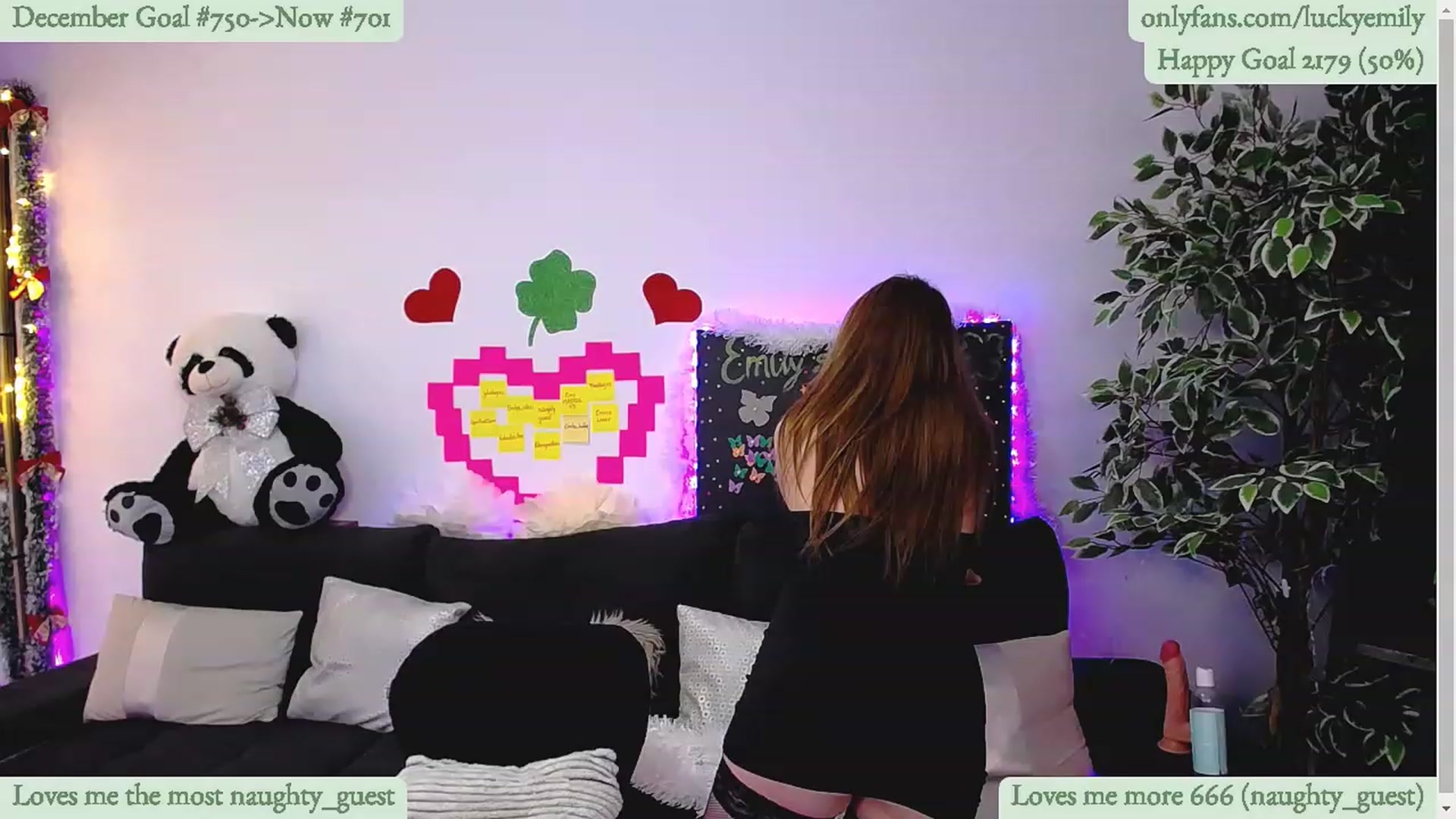 Gallery image thumbnail from Lucky_Emily's myfreecams stream on, 12/22/2023, 09:14 image 14 of 20