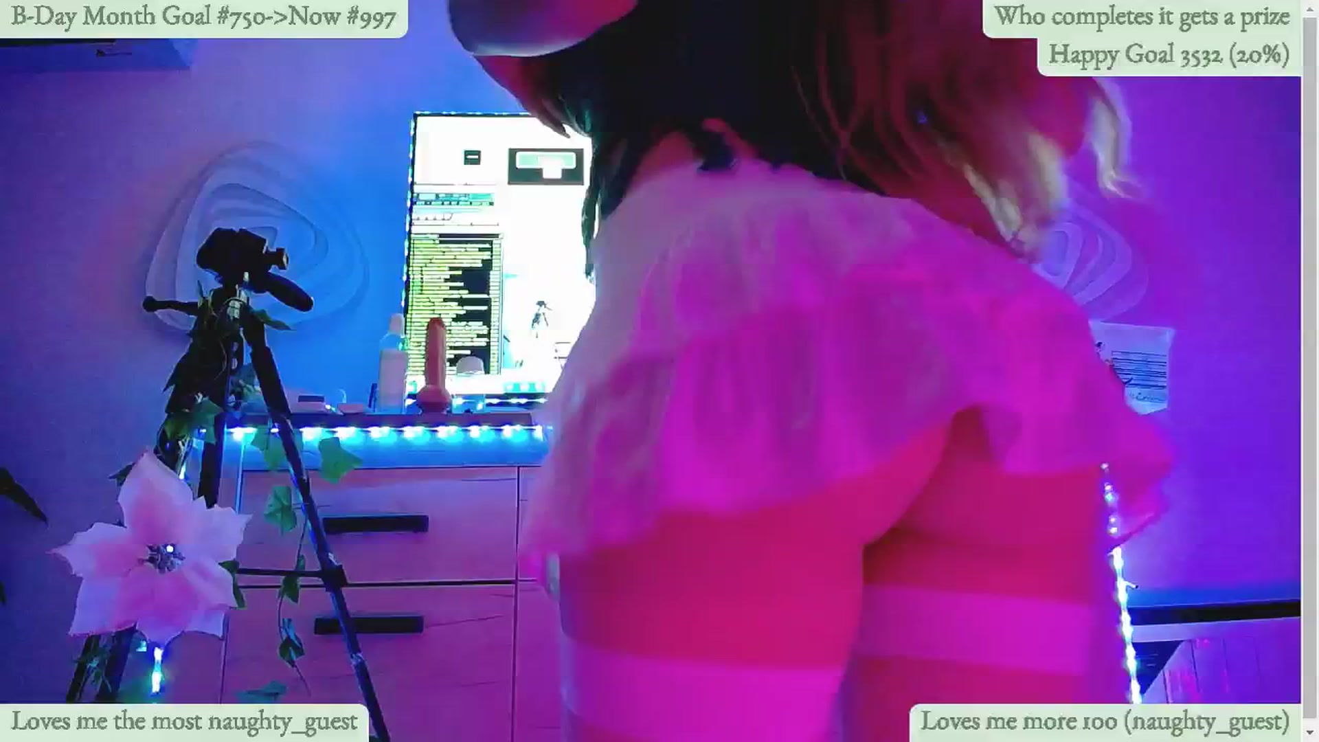 Gallery image thumbnail from Lucky_Emily's myfreecams stream on, 04/19/2024, 08:18 image 18 of 20