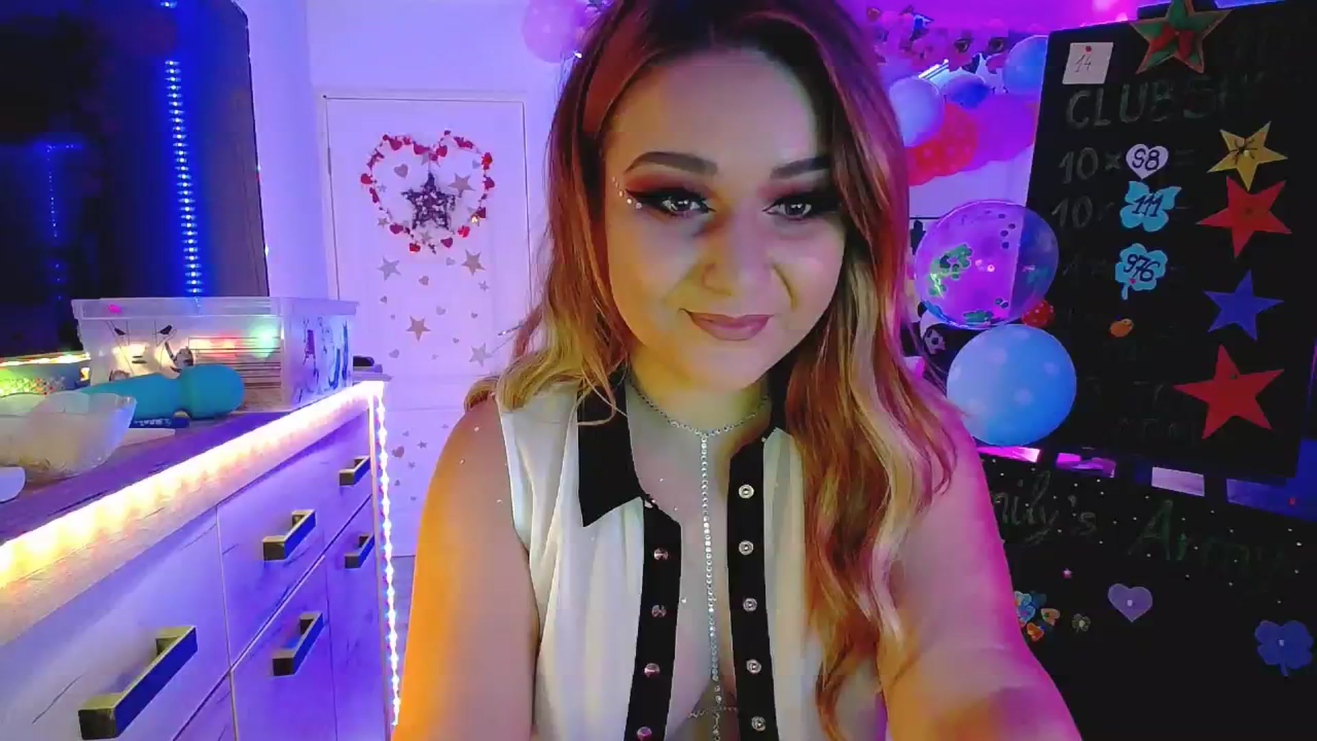 Gallery image thumbnail from Lucky_Emily's myfreecams stream on, 10/09/2024, 09:48 image 1 of 20