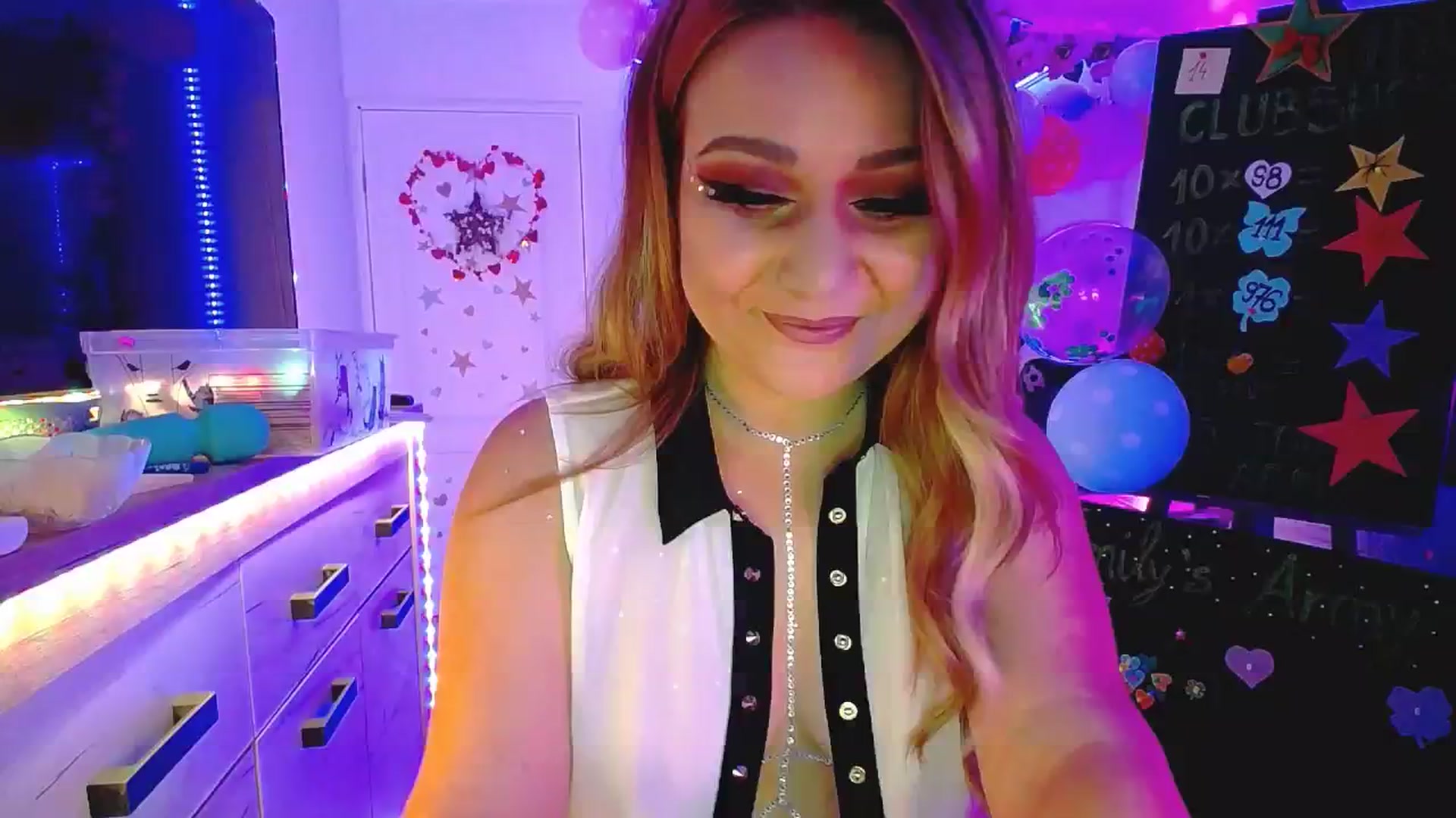 Gallery image thumbnail from Lucky_Emily's myfreecams stream on, 10/09/2024, 09:48 image 3 of 20