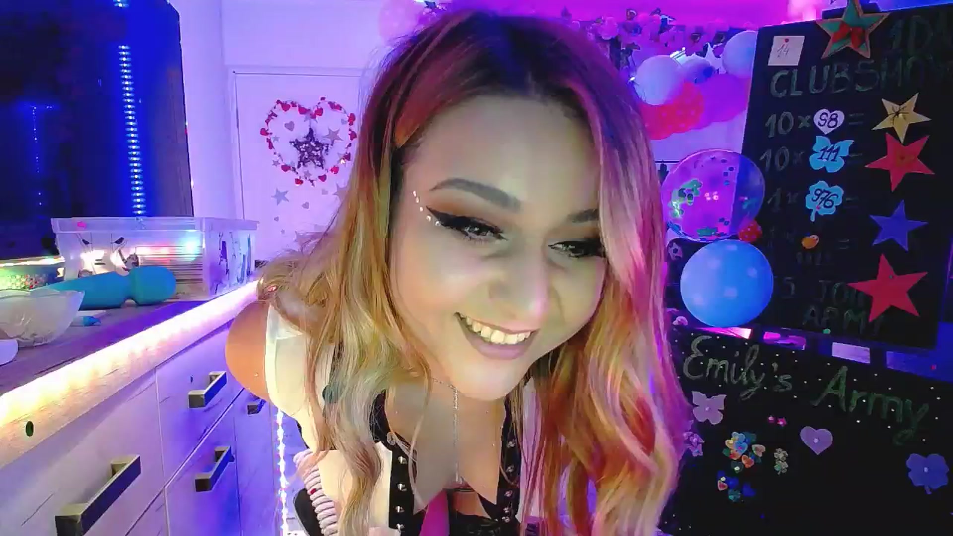 Gallery image thumbnail from Lucky_Emily's myfreecams stream on, 10/09/2024, 09:48 image 13 of 20