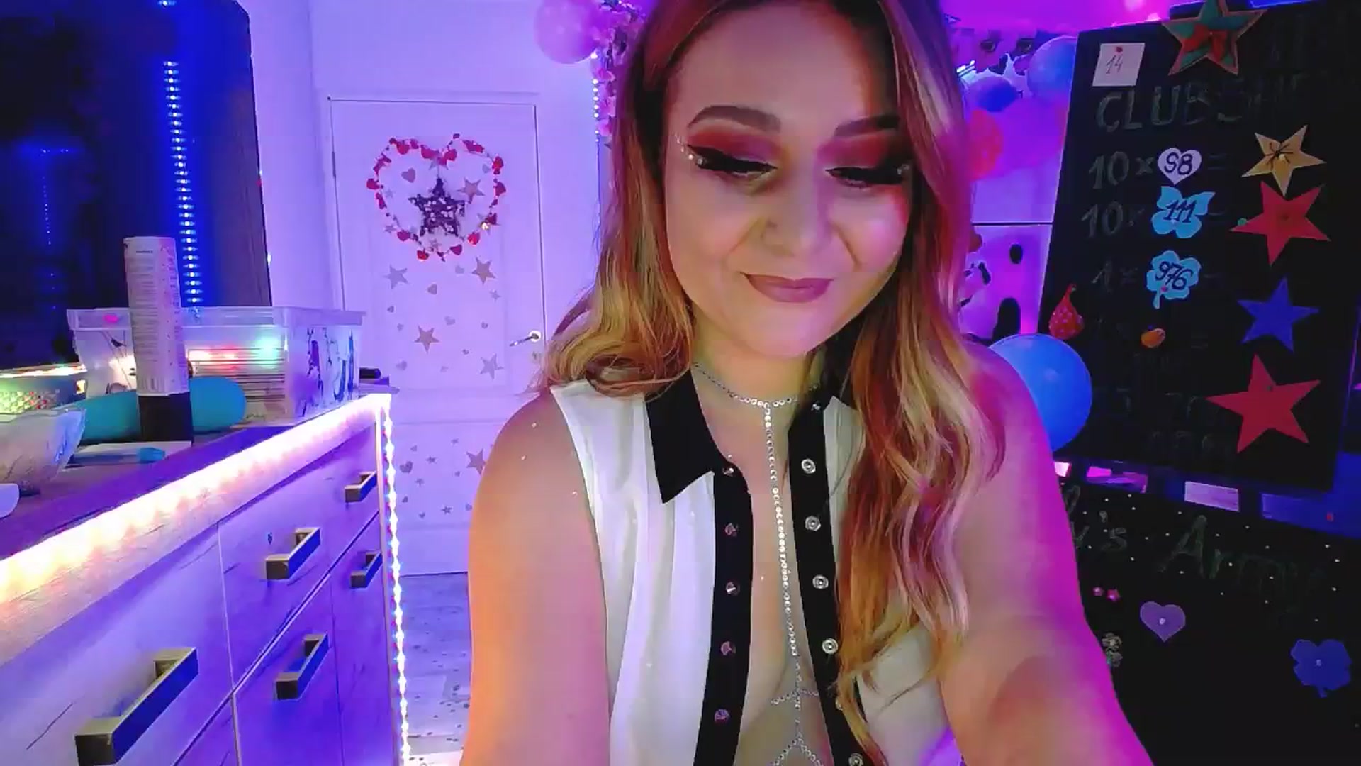Gallery image thumbnail from Lucky_Emily's myfreecams stream on, 10/09/2024, 09:48 image 19 of 20