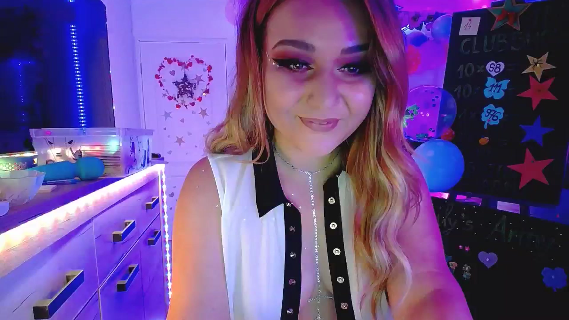 Gallery image thumbnail from Lucky_Emily's myfreecams stream on, 10/09/2024, 09:48 image 9 of 20