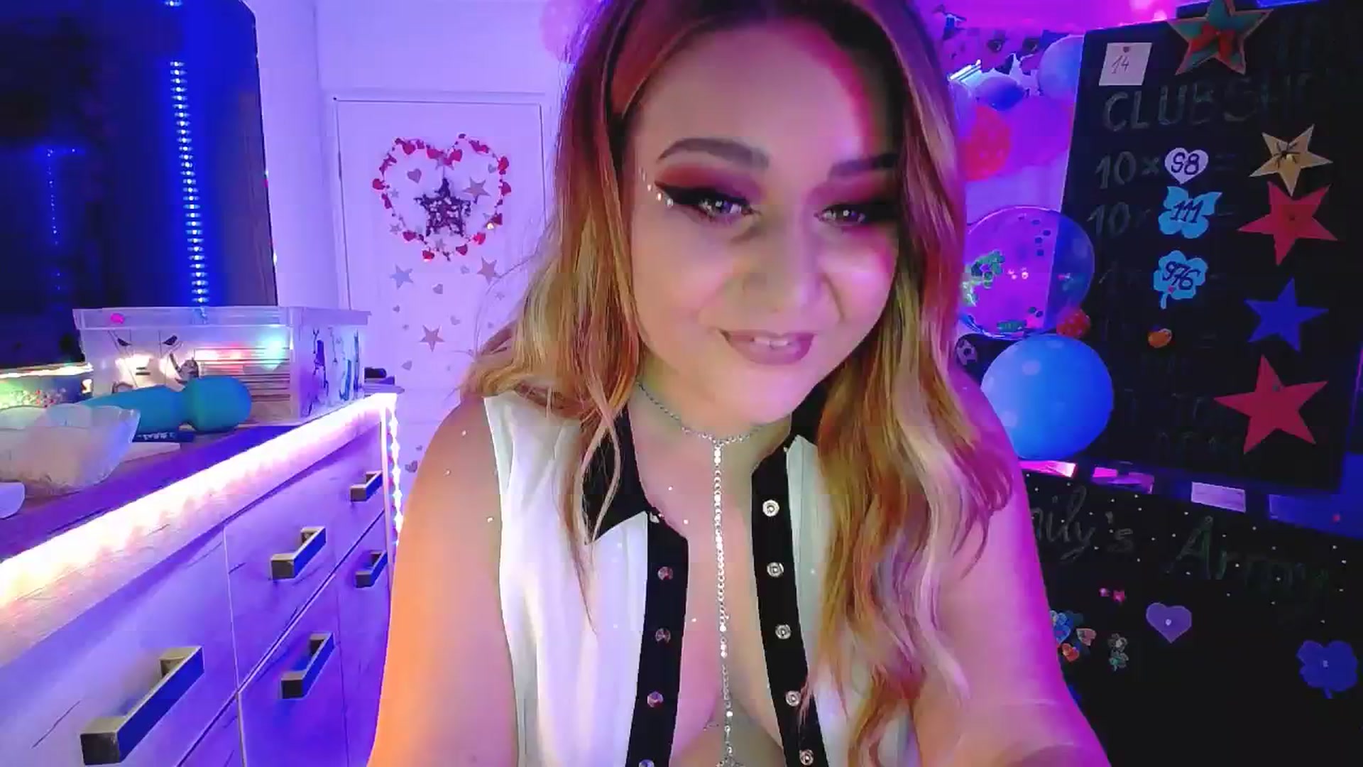 Gallery image thumbnail from Lucky_Emily's myfreecams stream on, 10/09/2024, 09:48 image 4 of 20