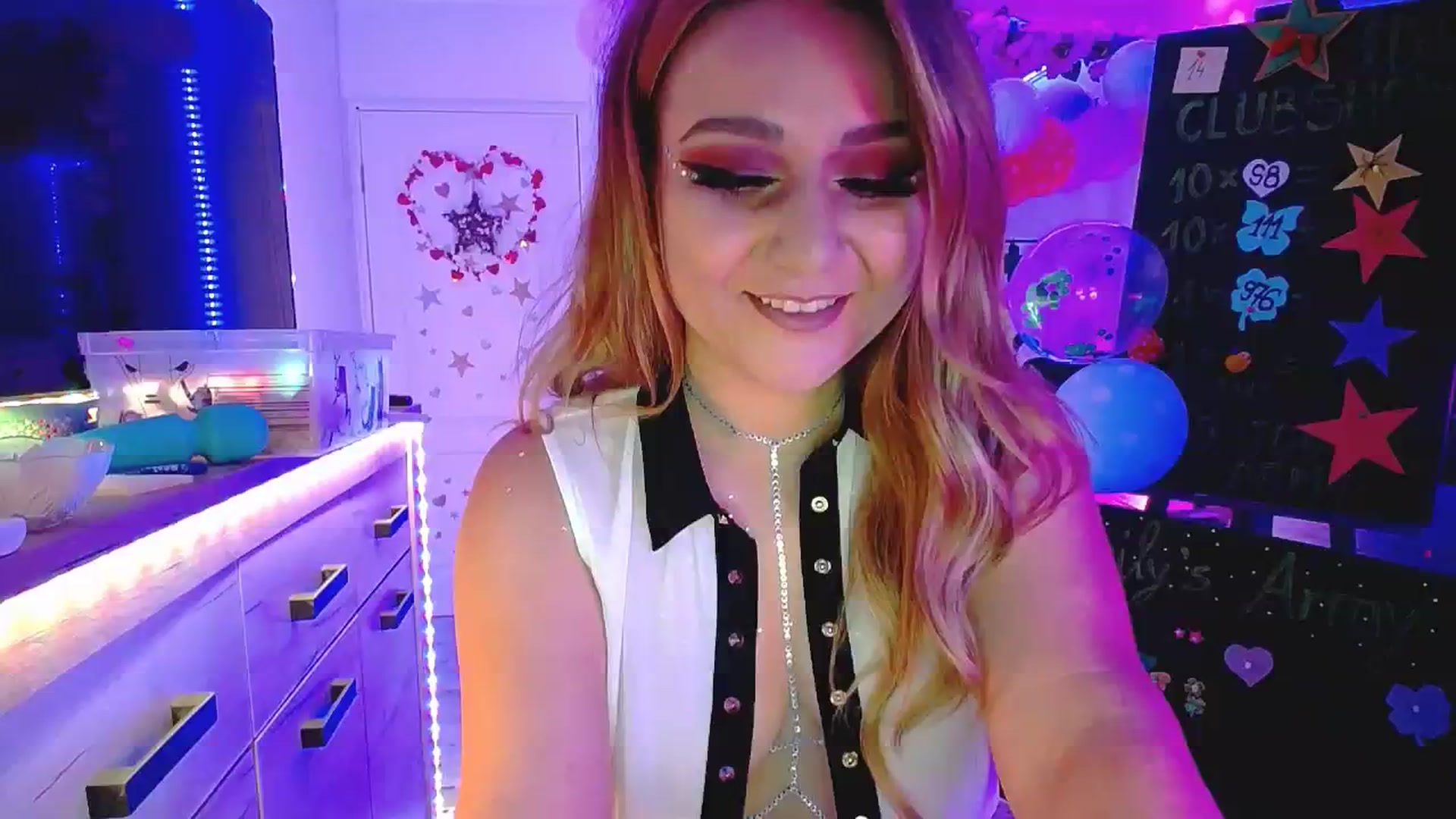 Gallery image thumbnail from Lucky_Emily's myfreecams stream on, 10/09/2024, 09:48 image 6 of 20